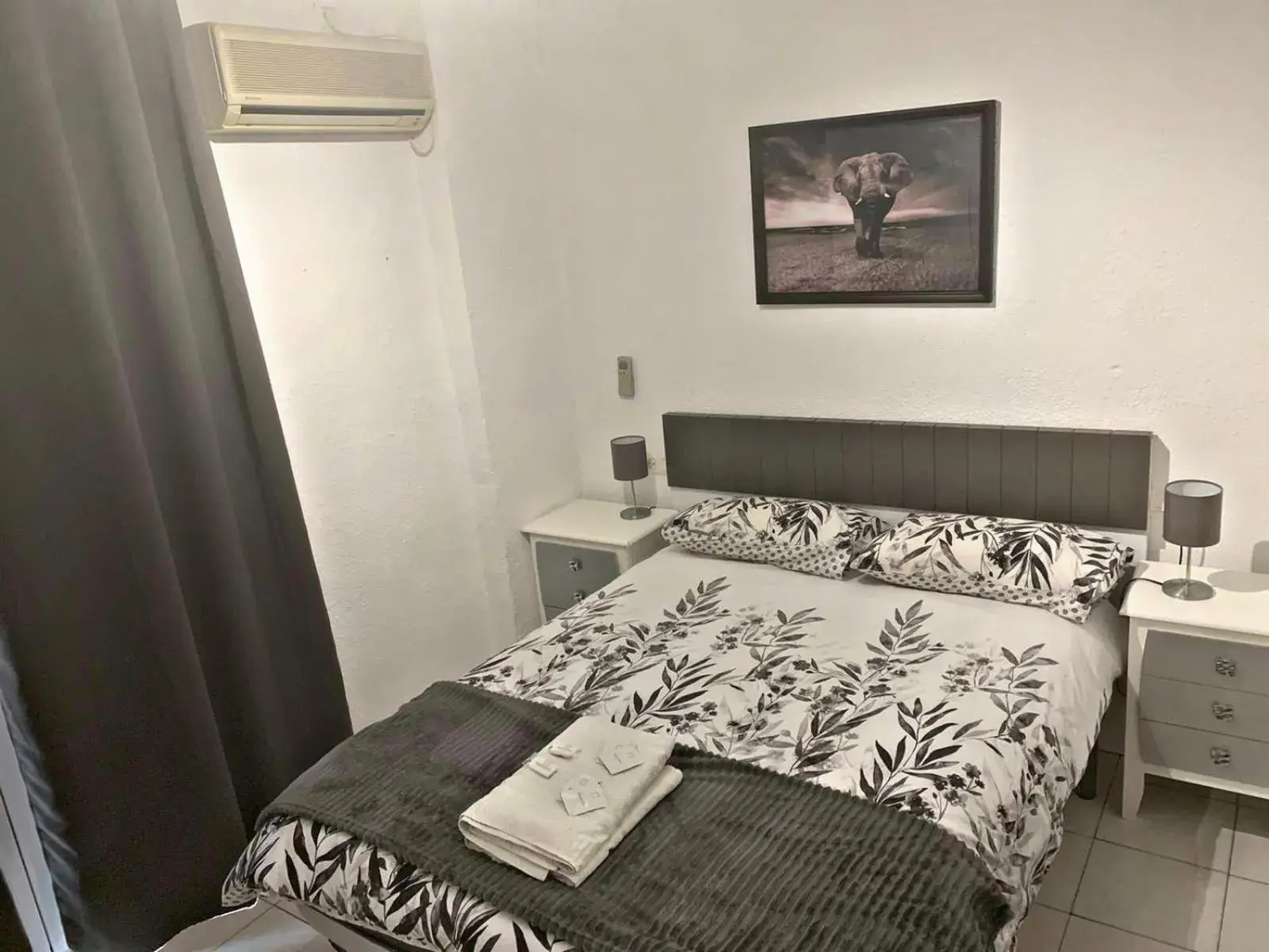 Double Room with Private Bathroom in Barbieri Granada Pensión Double Room with Private Bathroom in Barbieri Granada Pensión