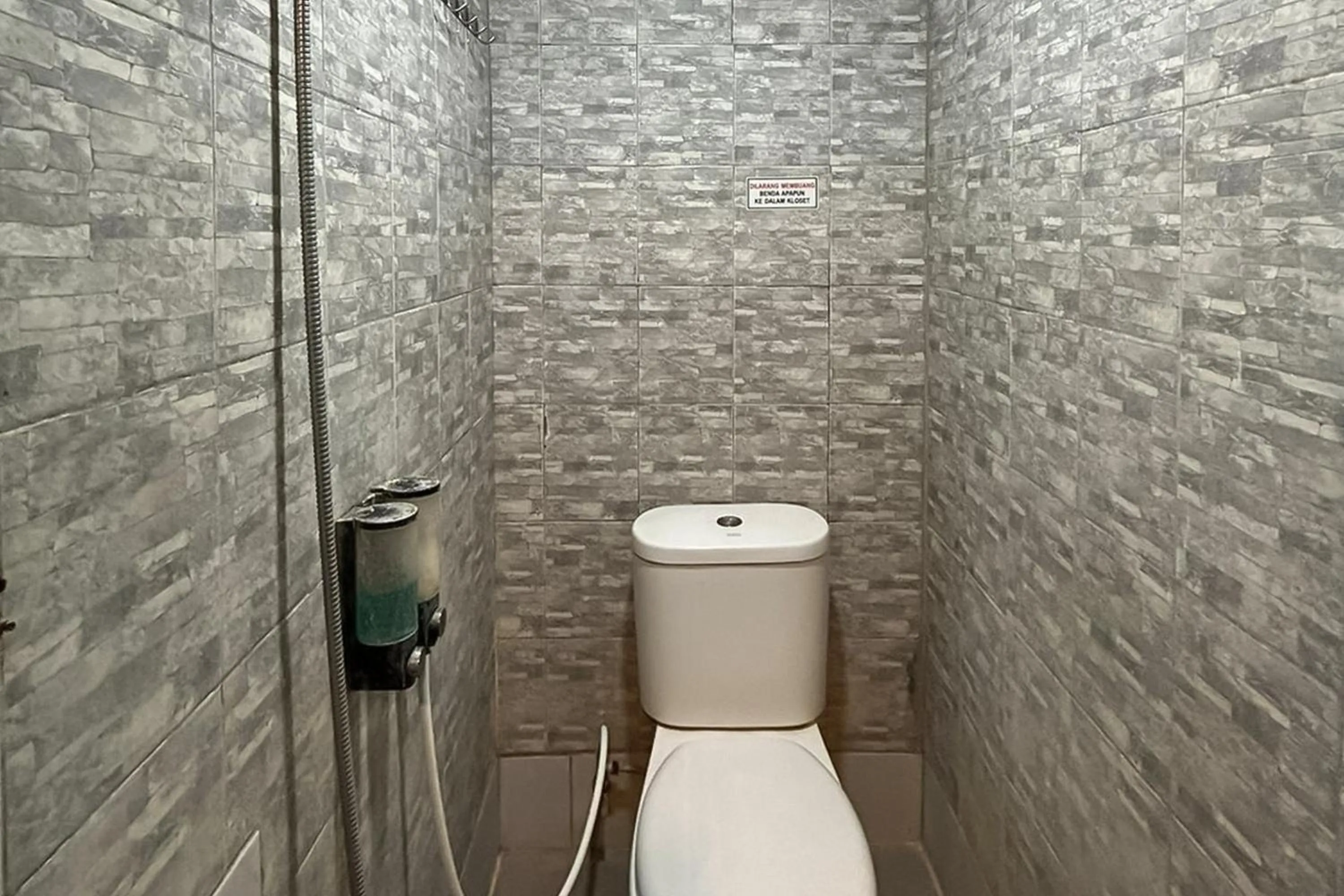 Bathroom in Urbanview Hotel Delima 101 Syariah