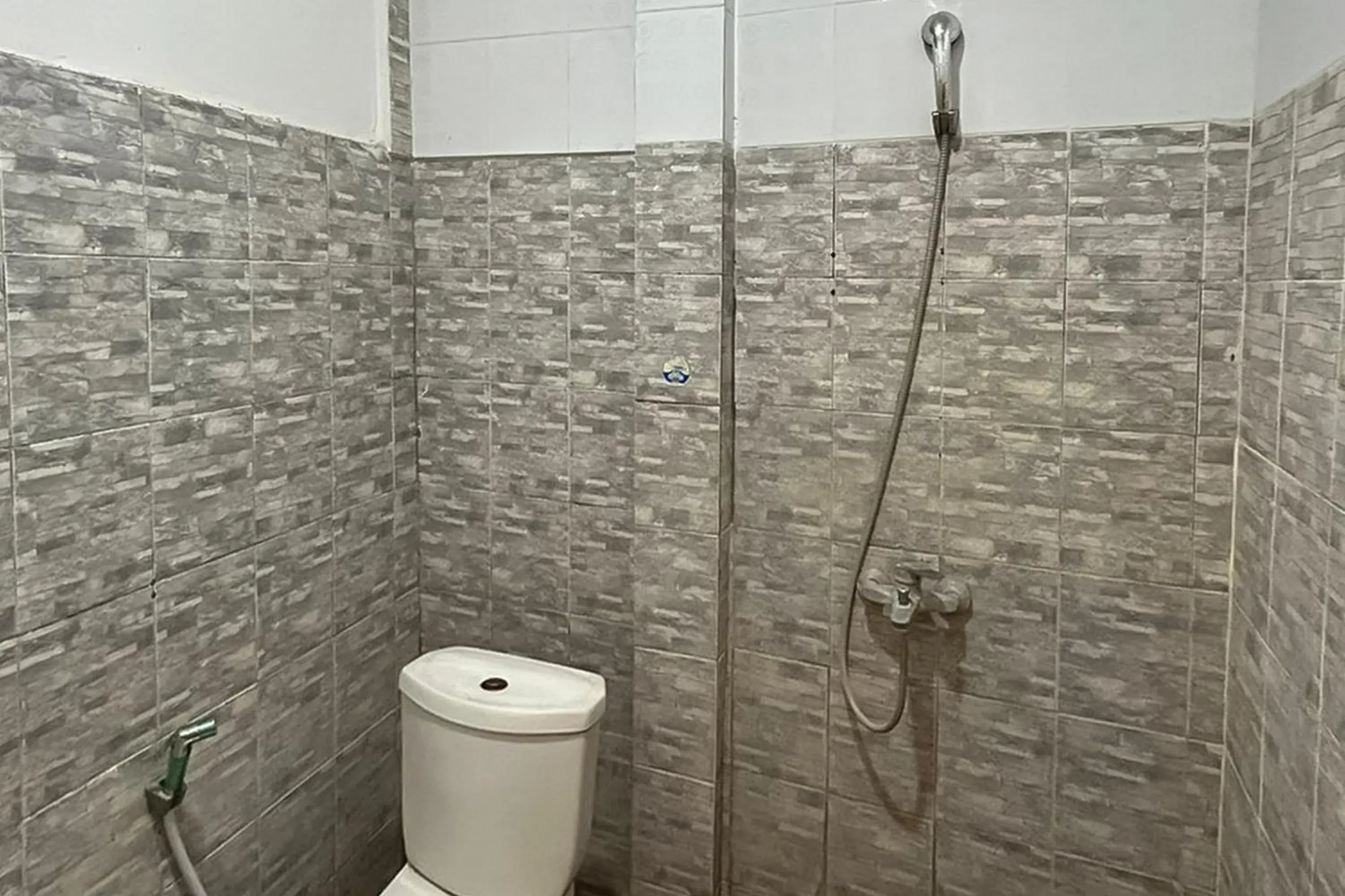 Bathroom in Urbanview Hotel Delima 101 Syariah Bathroom in Urbanview Hotel Delima 101 Syariah