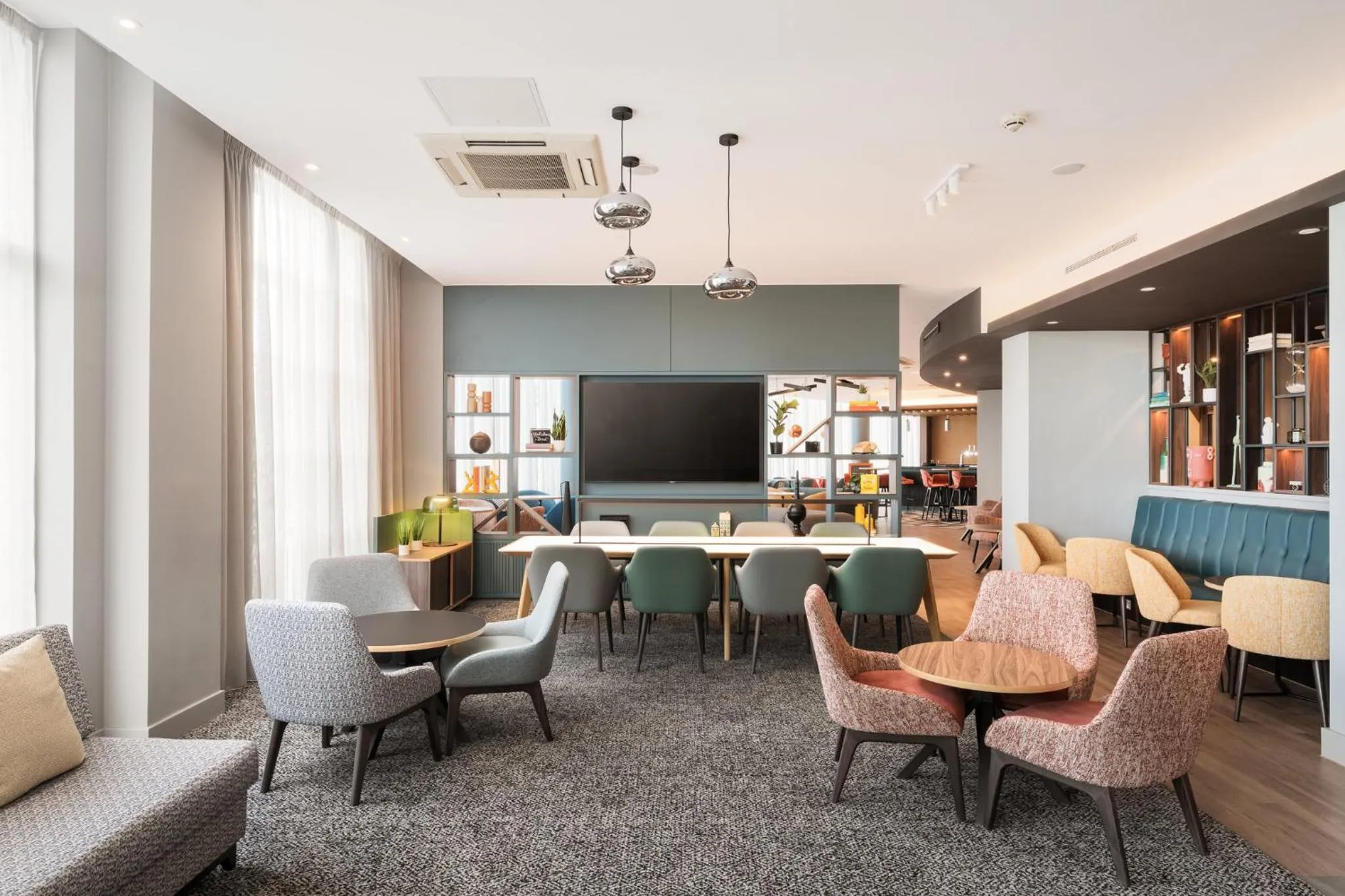 Lounge or bar in Holiday Inn Norwich City by IHG