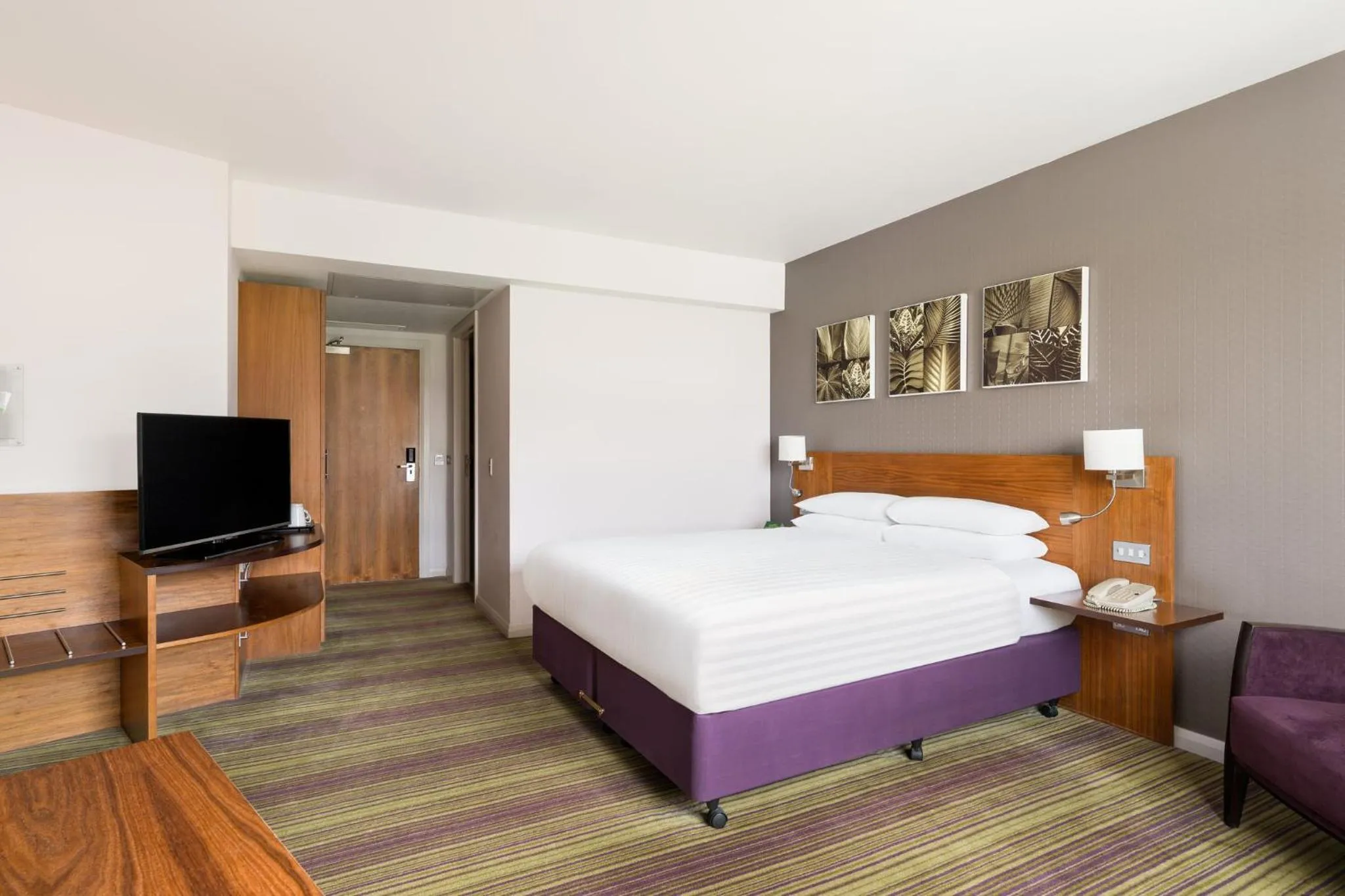 Photo of the whole room, Bed in Holiday Inn Norwich City by IHG
