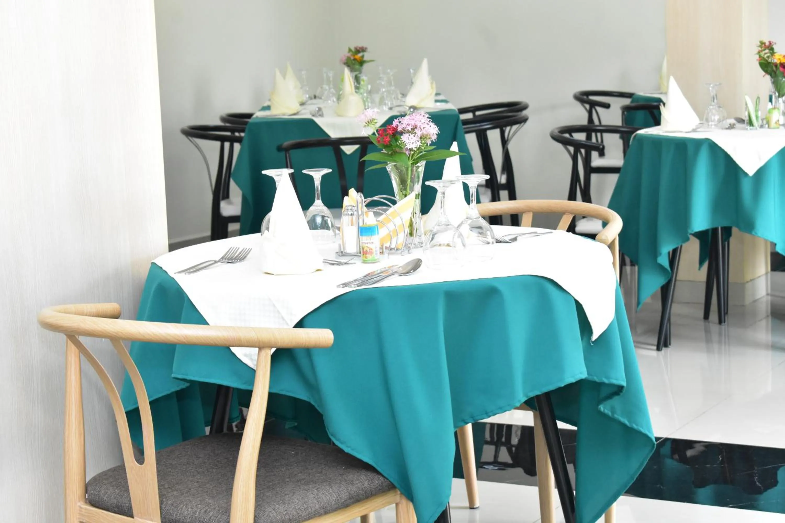 Restaurant/places to eat in Lebanon Hotel