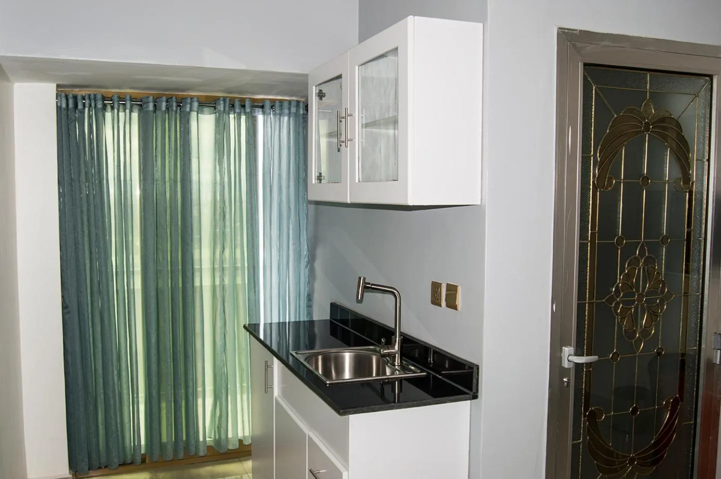 Kitchen or kitchenette in Lebanon Hotel