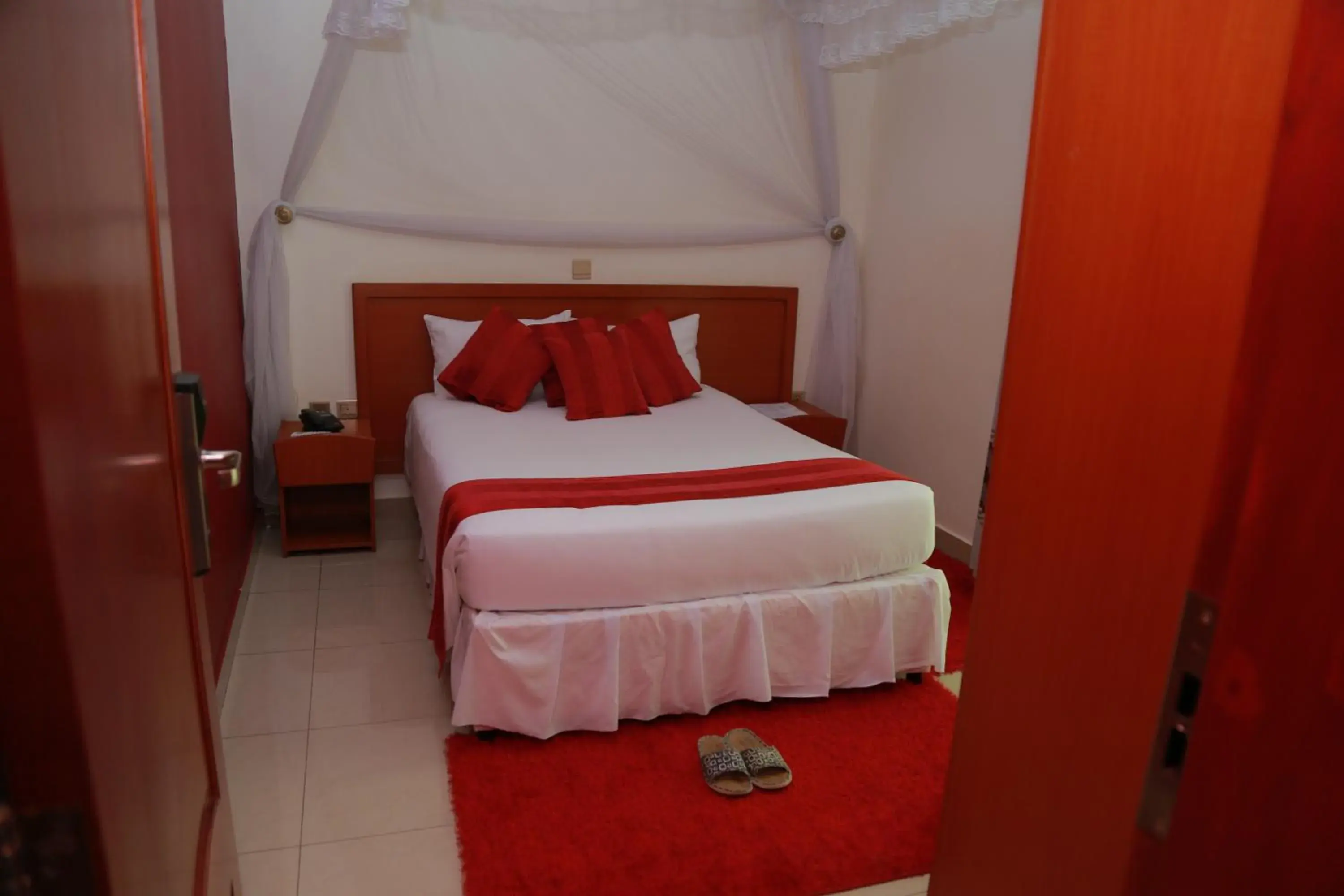 Single Room with Balcony in Lebanon Hotel Single Room with Balcony in Lebanon Hotel