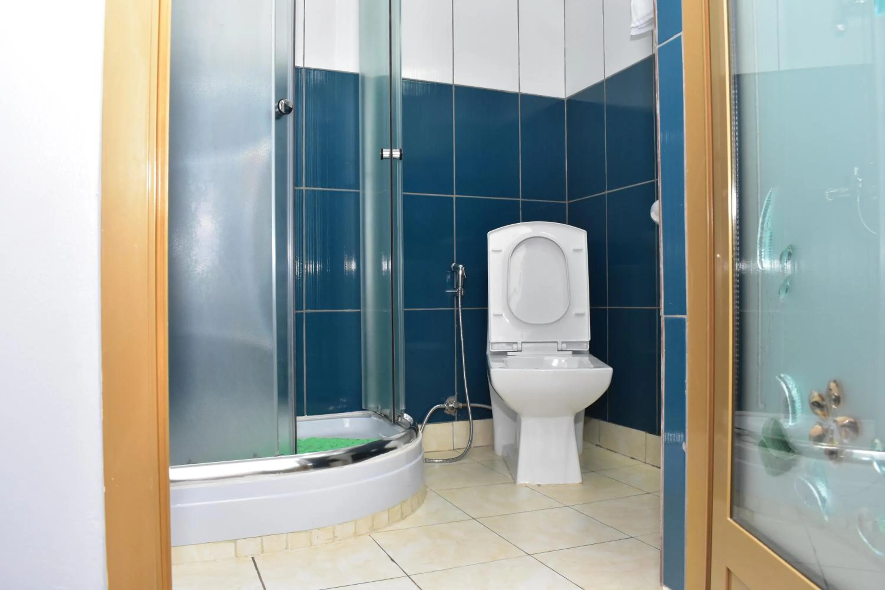 Bathroom in Lebanon Hotel