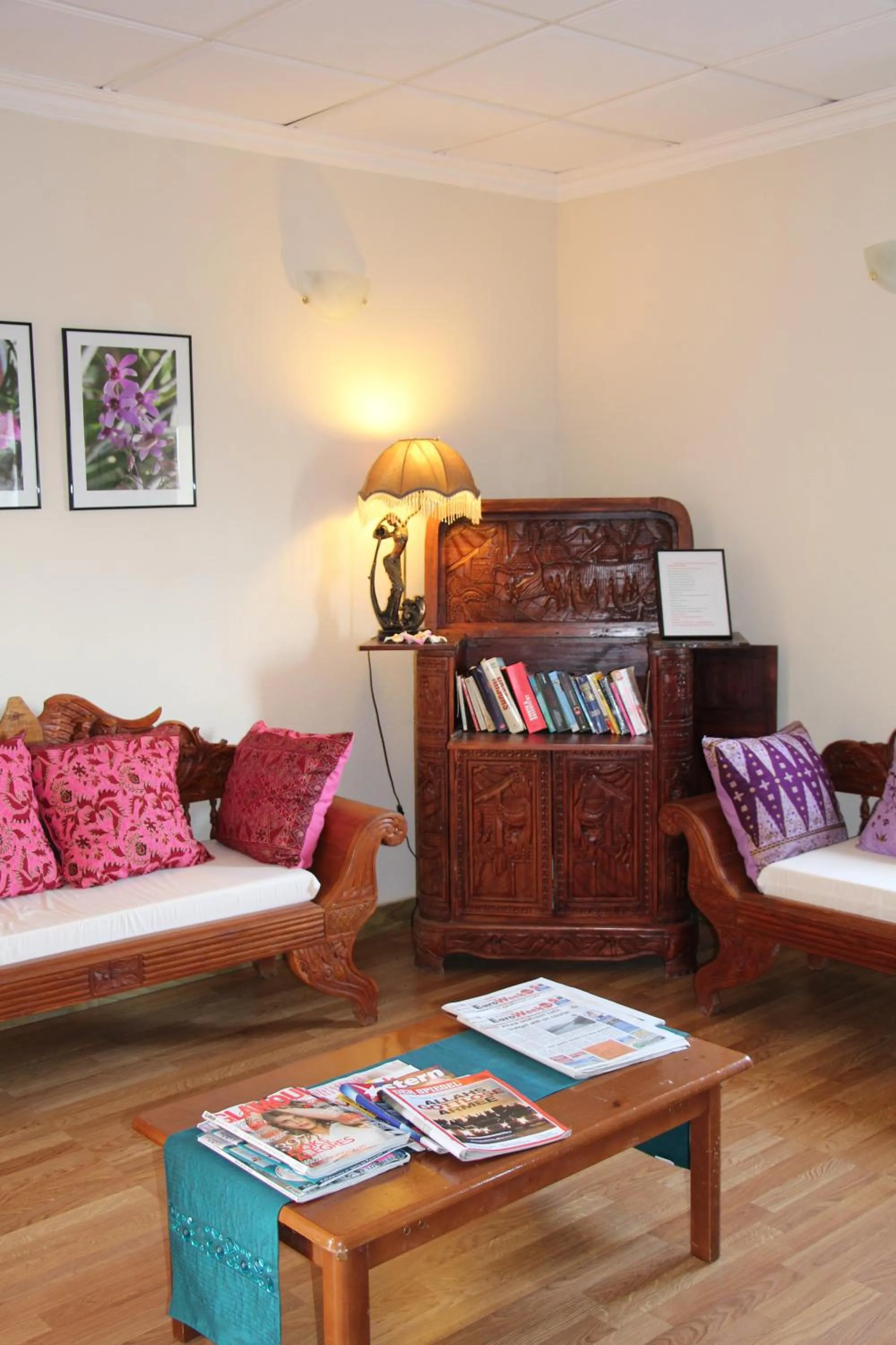 Communal lounge/ TV room in Hotel La Riviera