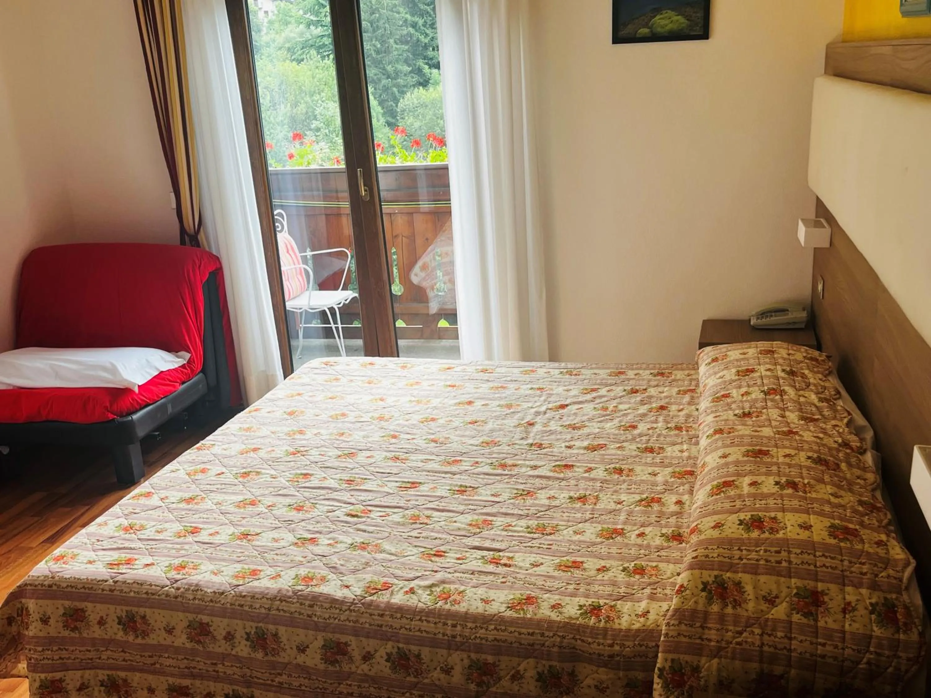 Bed in Hotel Genzianella