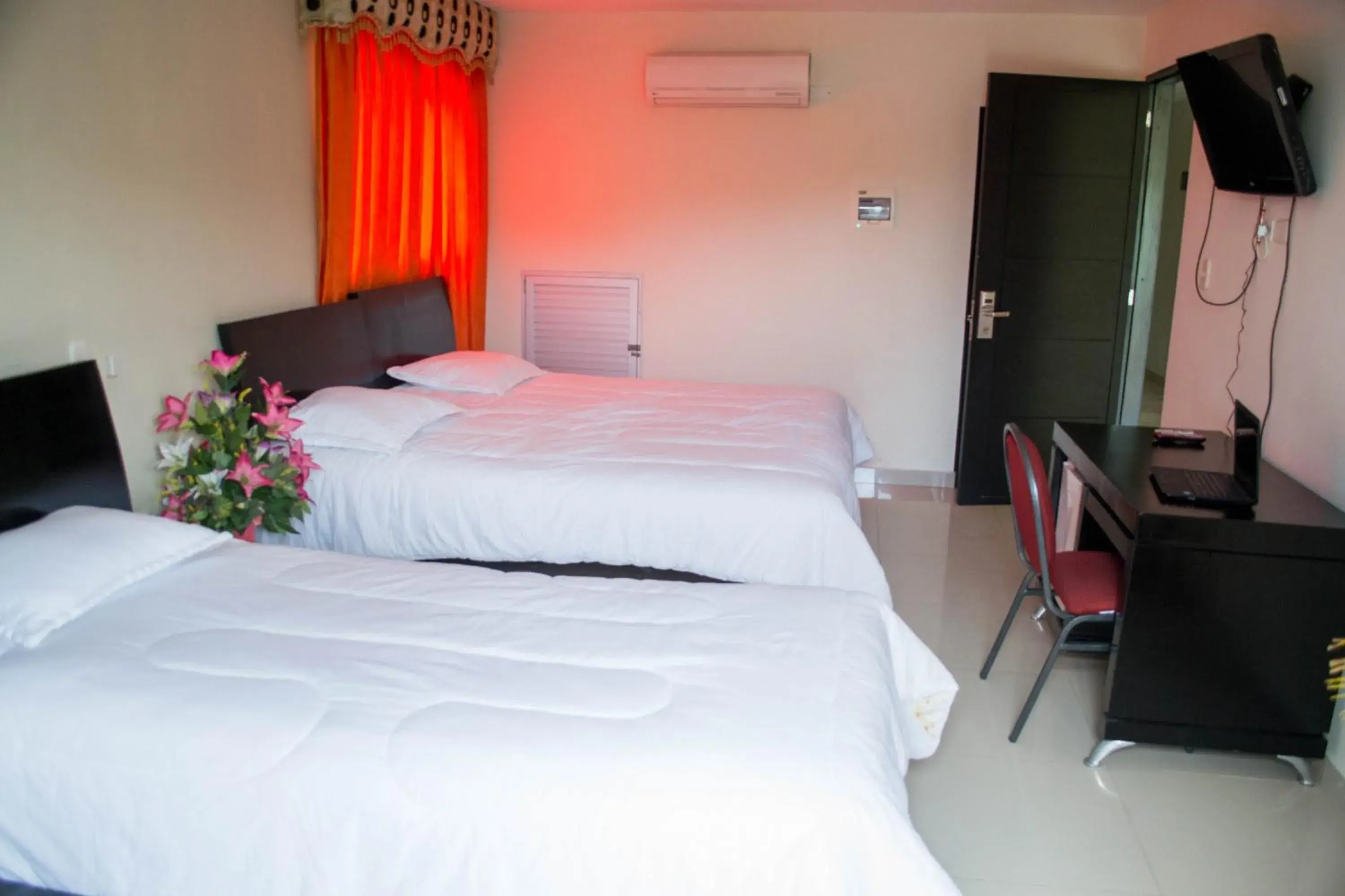 Deluxe Double Room in Hotel Continental Express Deluxe Double Room in Hotel Continental Express