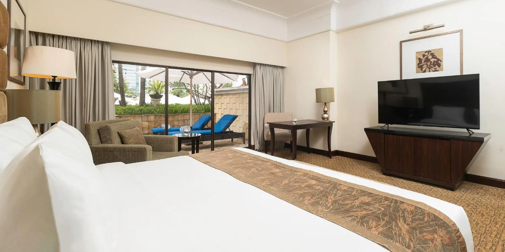 Bed in Aryaduta Menteng