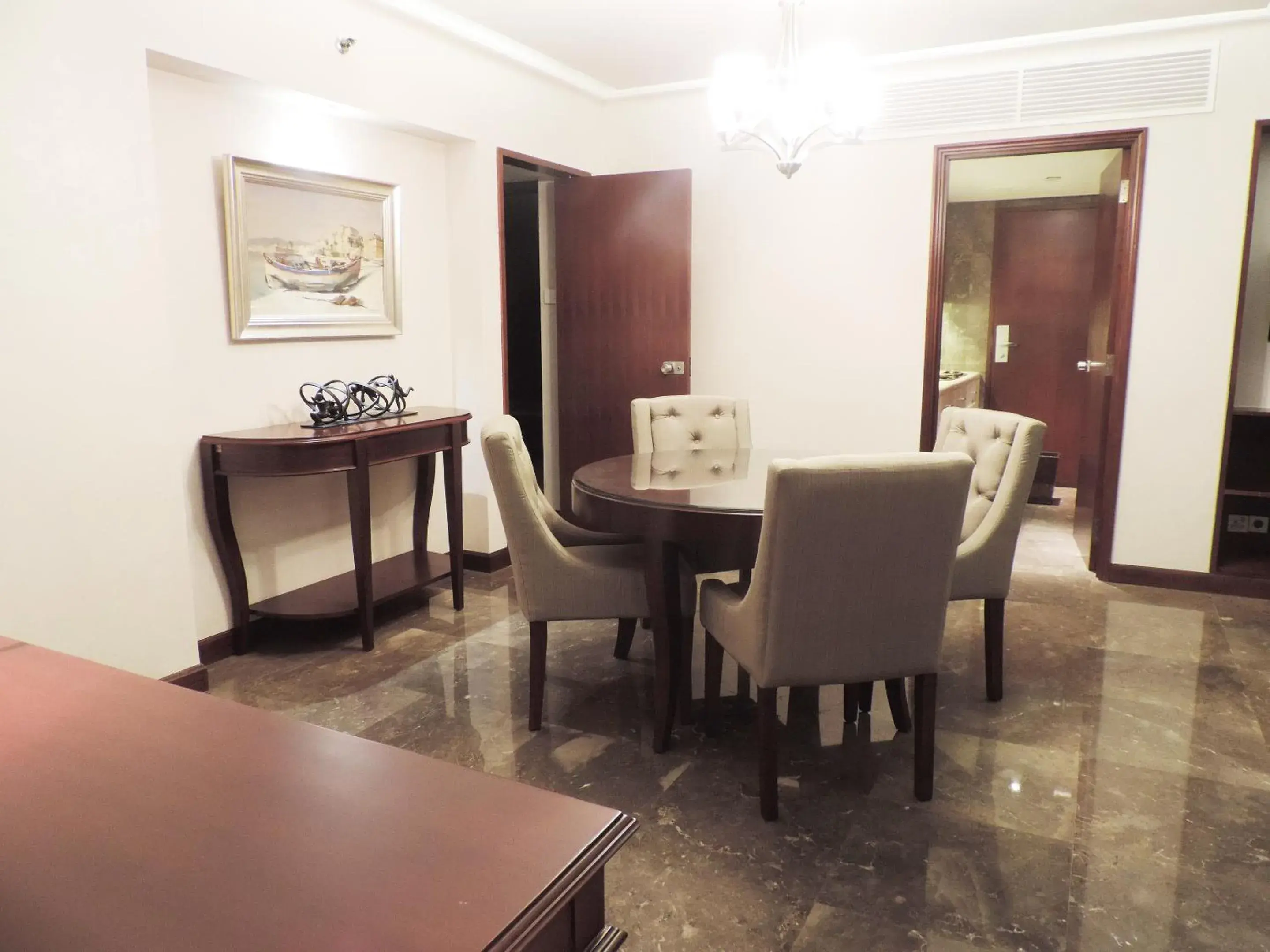 Library, Dining Area in Hotel Aryaduta Jakarta
