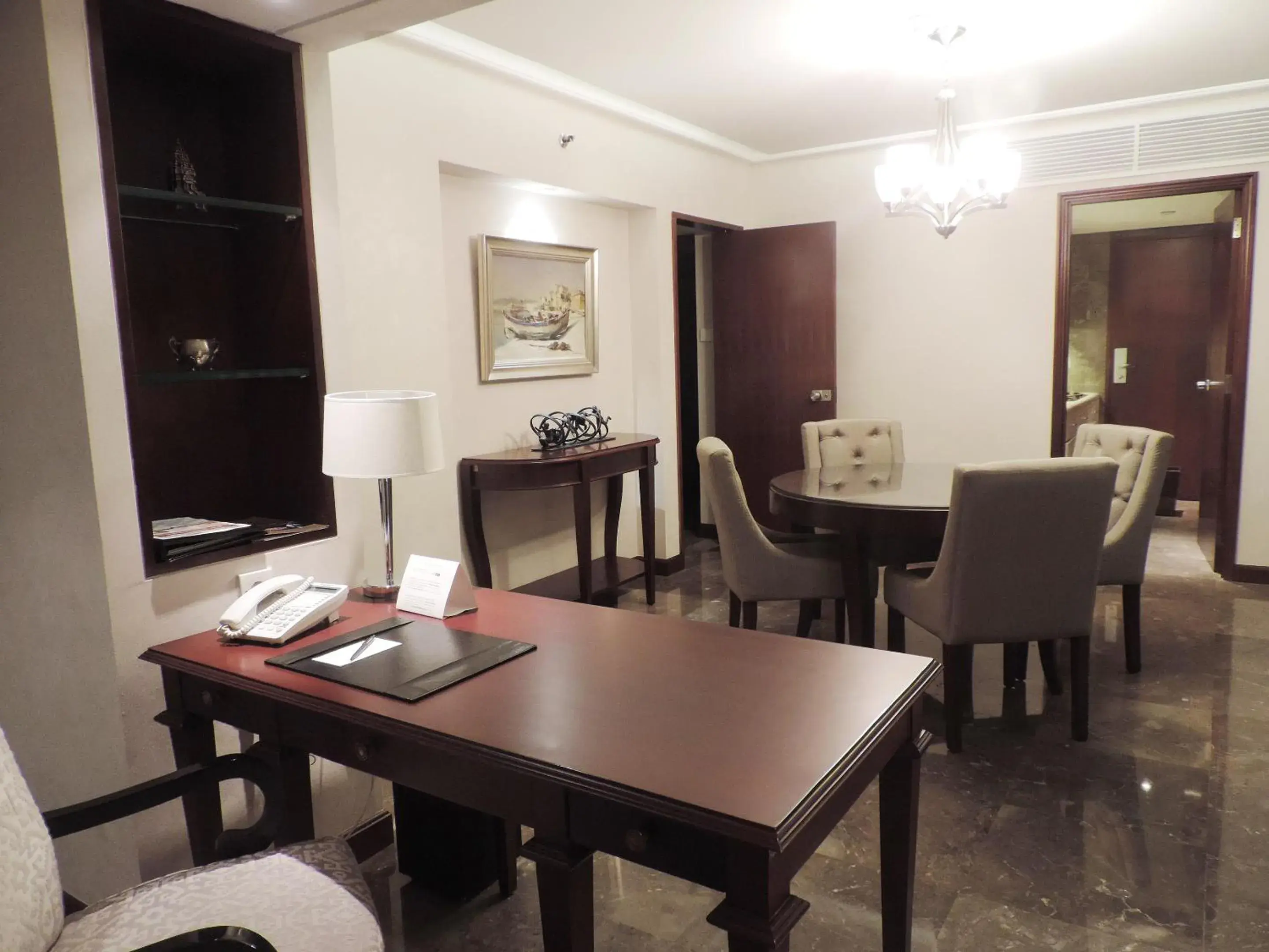 Living room, Restaurant/Places to Eat in Hotel Aryaduta Jakarta