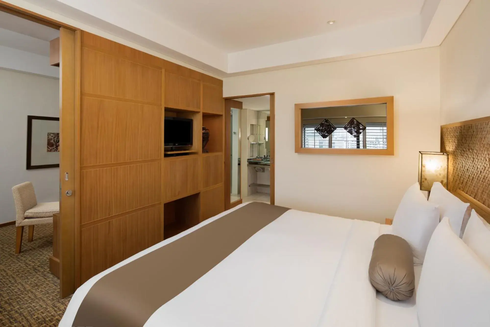 Bedroom, Bed in Hotel Aryaduta Jakarta