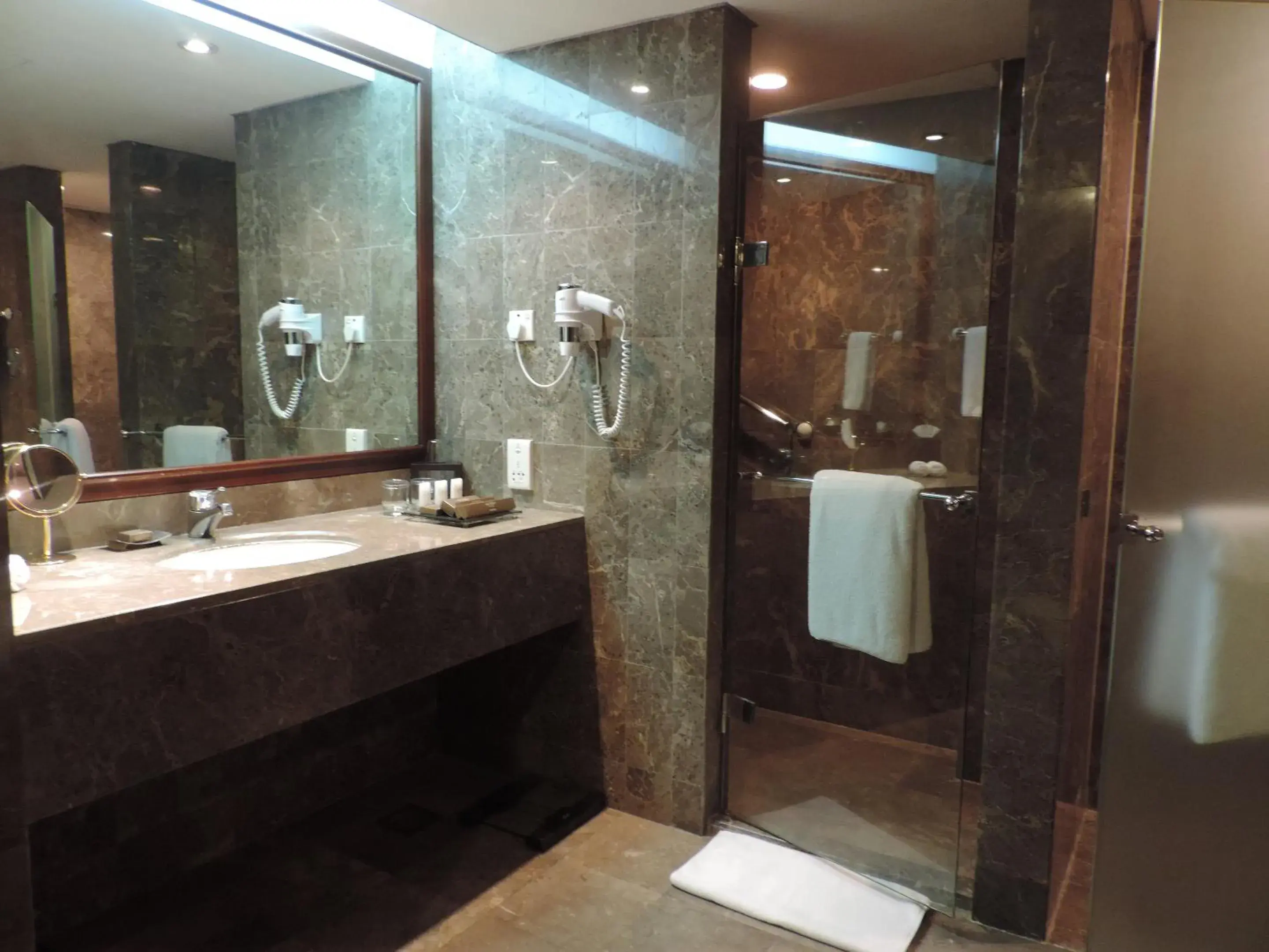 Bathroom in Hotel Aryaduta Jakarta