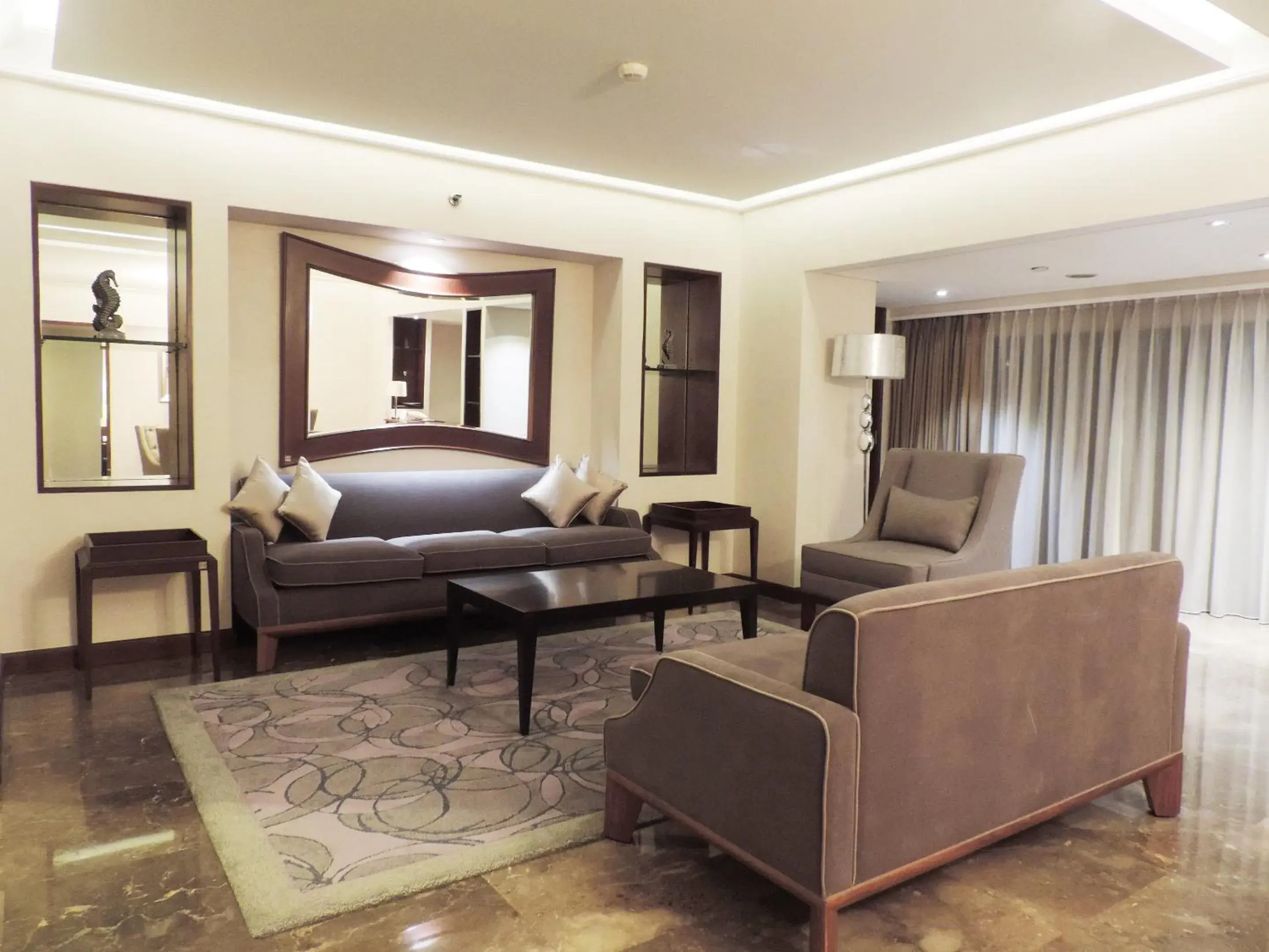 Library, Seating Area in Hotel Aryaduta Jakarta