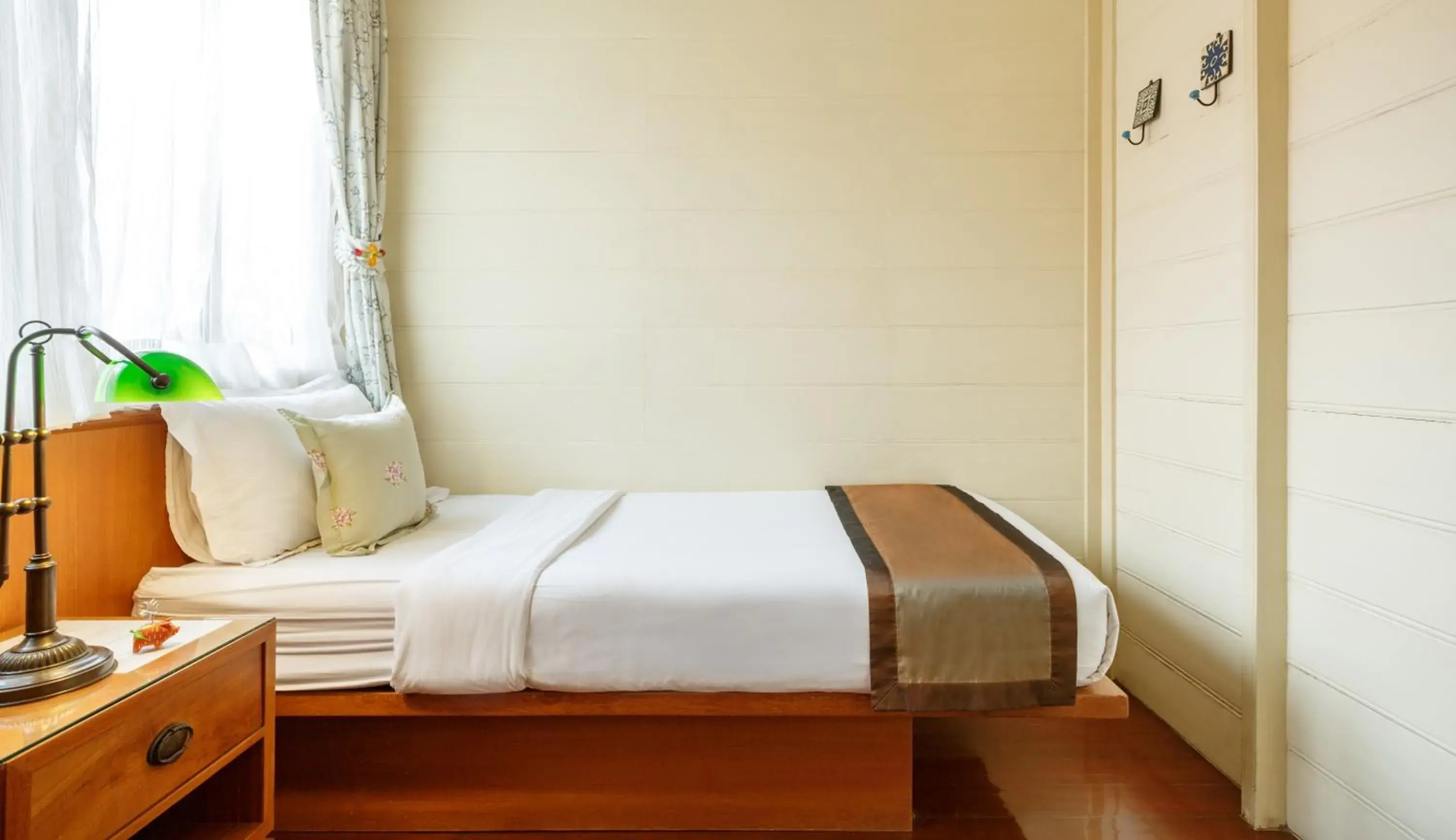 Standard Single Room with Shared Bathroom in Baan Dinso Standard Single Room with Shared Bathroom in Baan Dinso