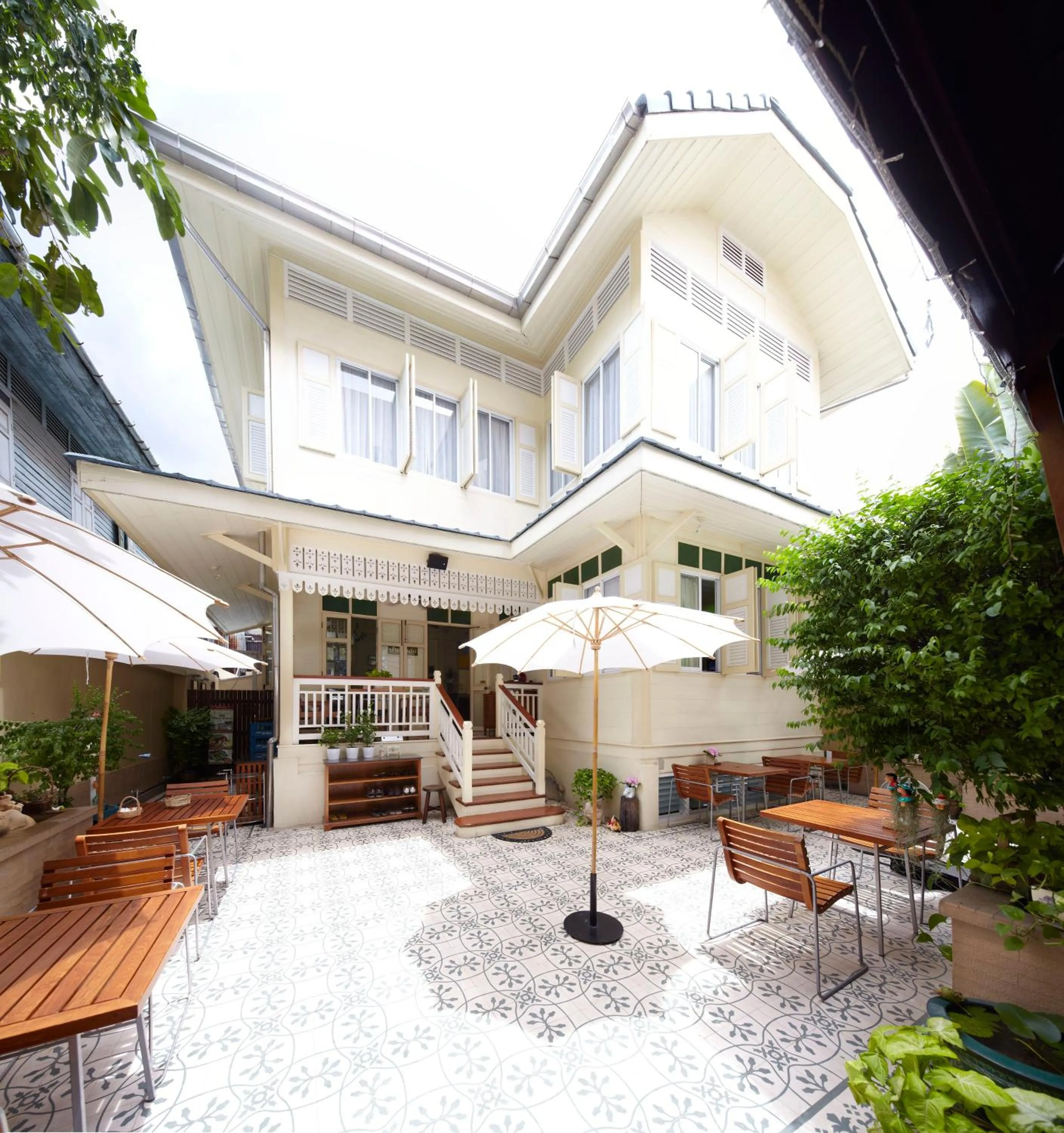 Property building in Baan Dinso