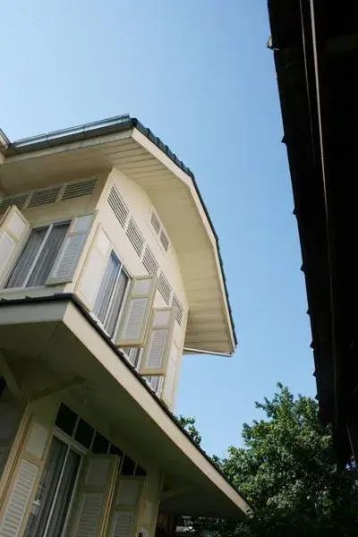 Property building in Baan Dinso Property building in Baan Dinso