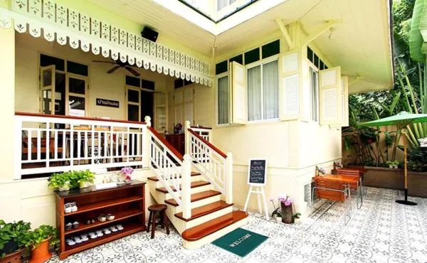 Property building in Baan Dinso