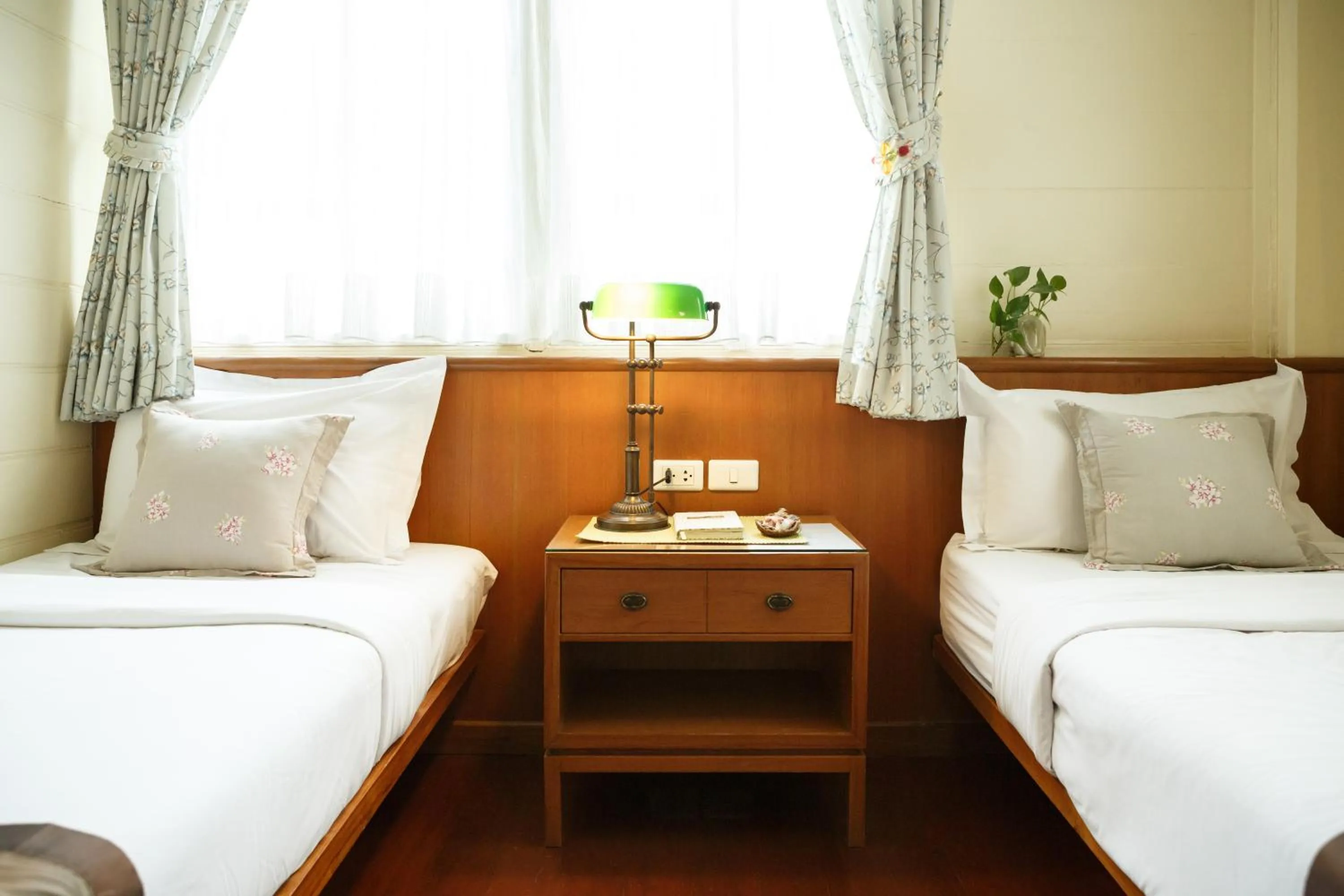 Photo of the whole room, Bed in Baan Dinso