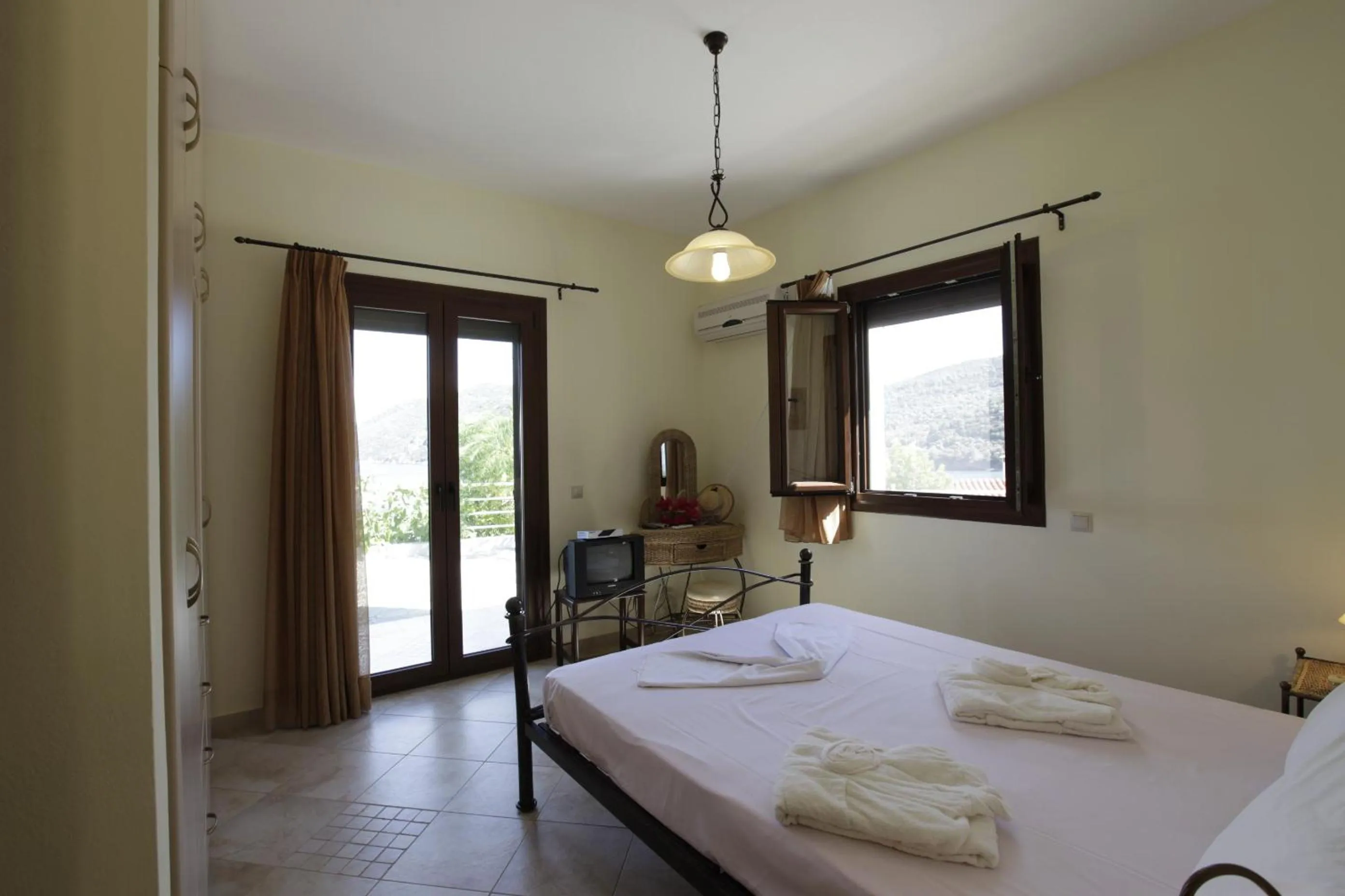 Bed in Villa Platanaki