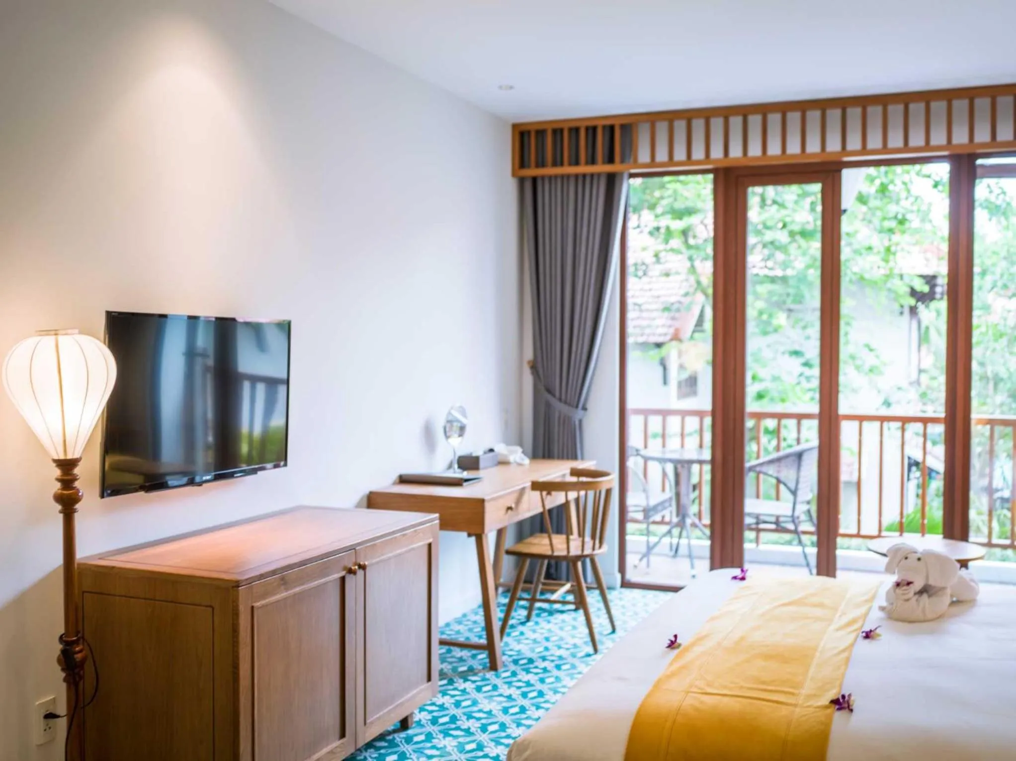 Bedroom, Bed in Vinh Hung Old Town Hotel