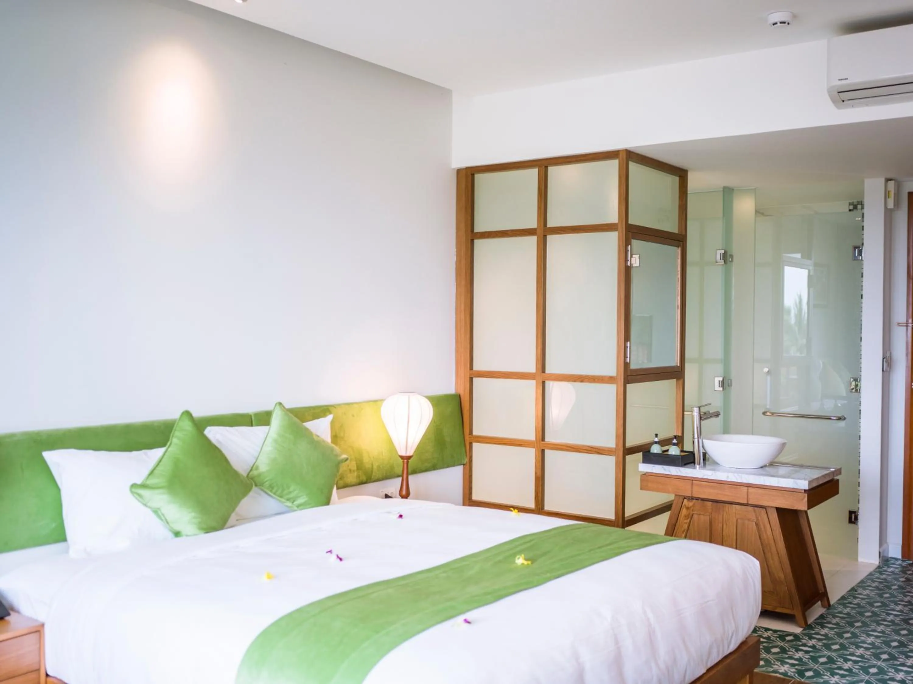 Bedroom, Bed in Vinh Hung Old Town Hotel