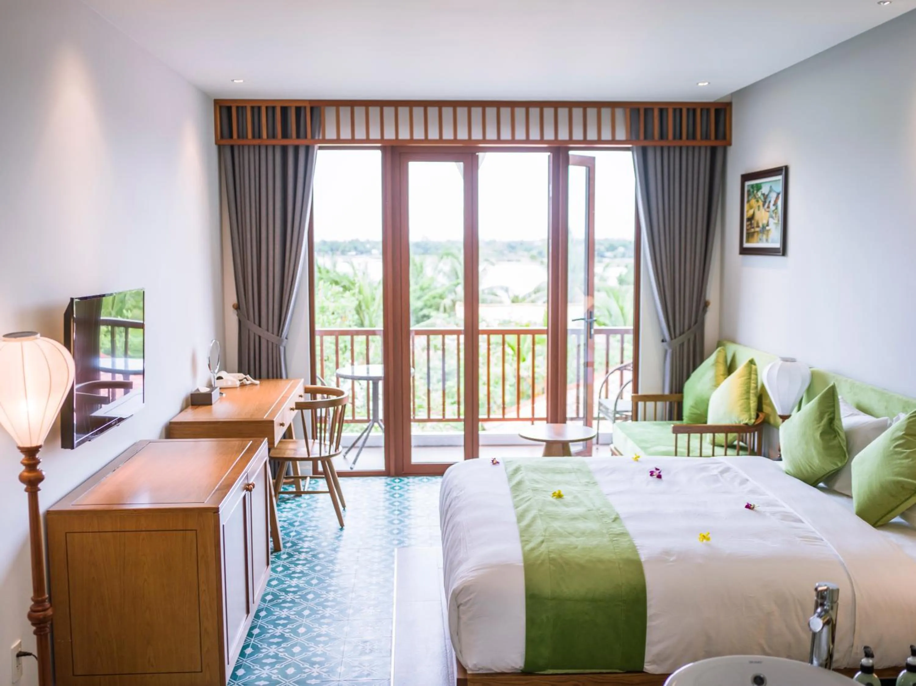 River view, Bed in Vinh Hung Old Town Hotel