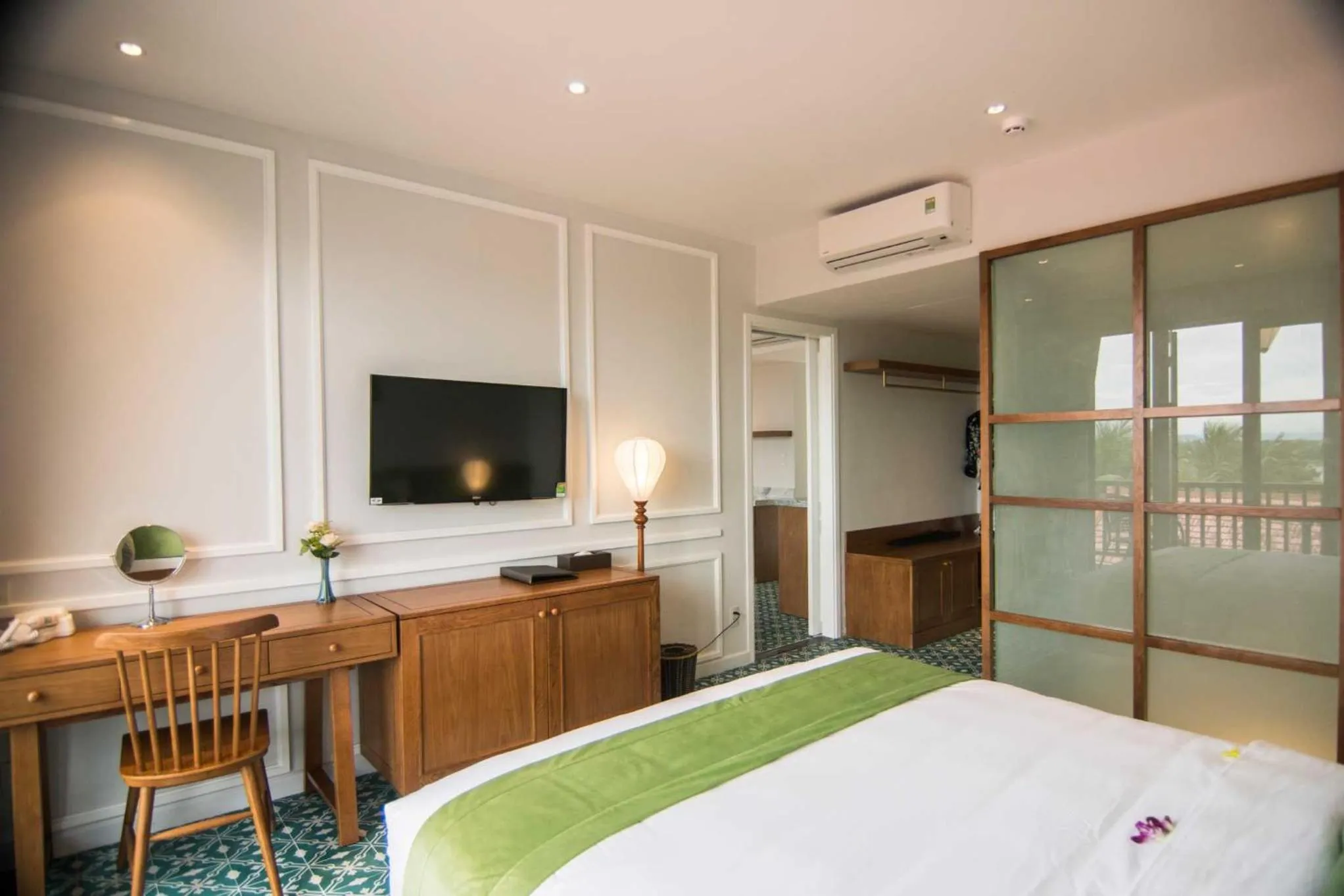 Bedroom, Bed in Vinh Hung Old Town Hotel