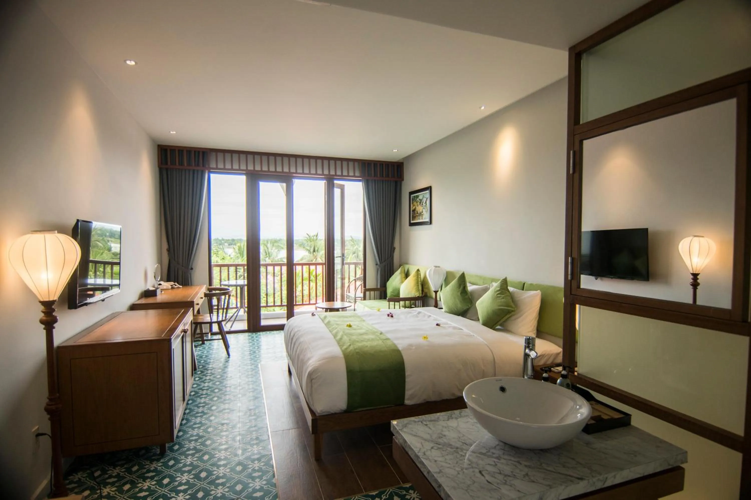 River view, Bed in Vinh Hung Old Town Hotel