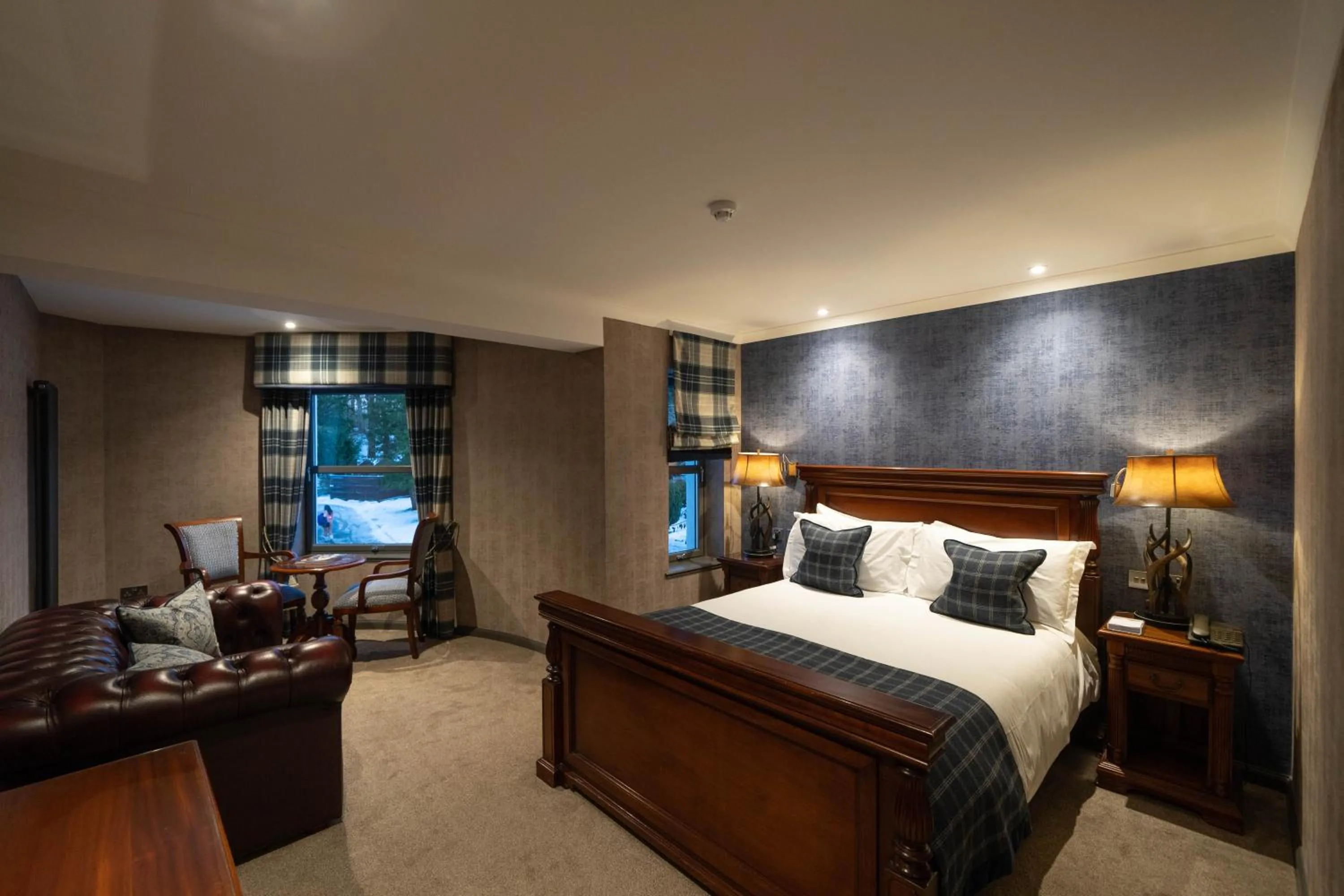 Photo of the whole room, Bed in Maryculter House