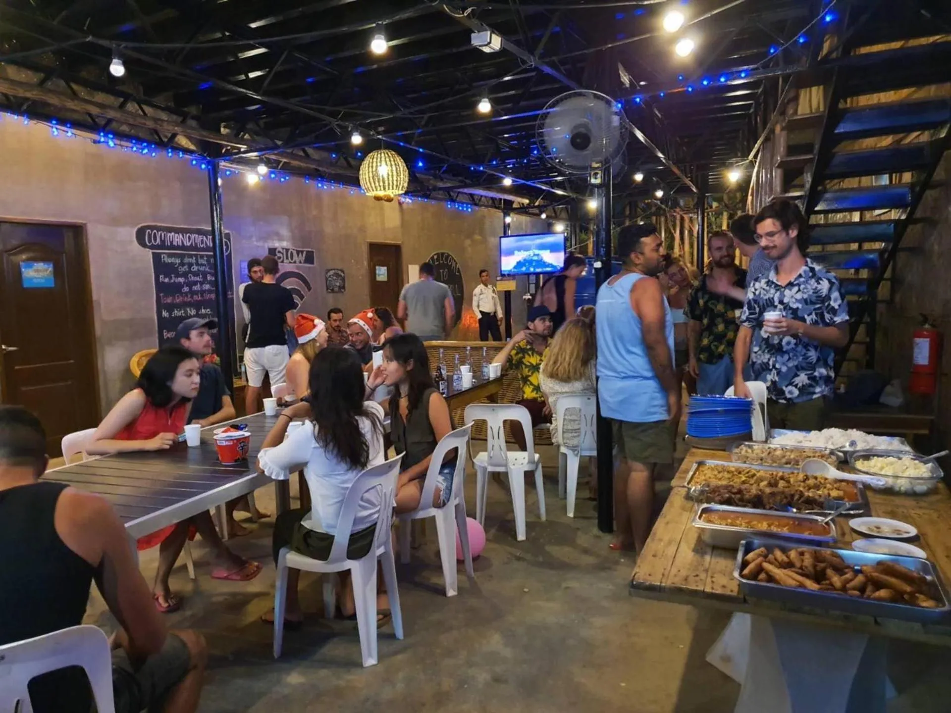 Restaurant/places to eat in Big Paul Hostel