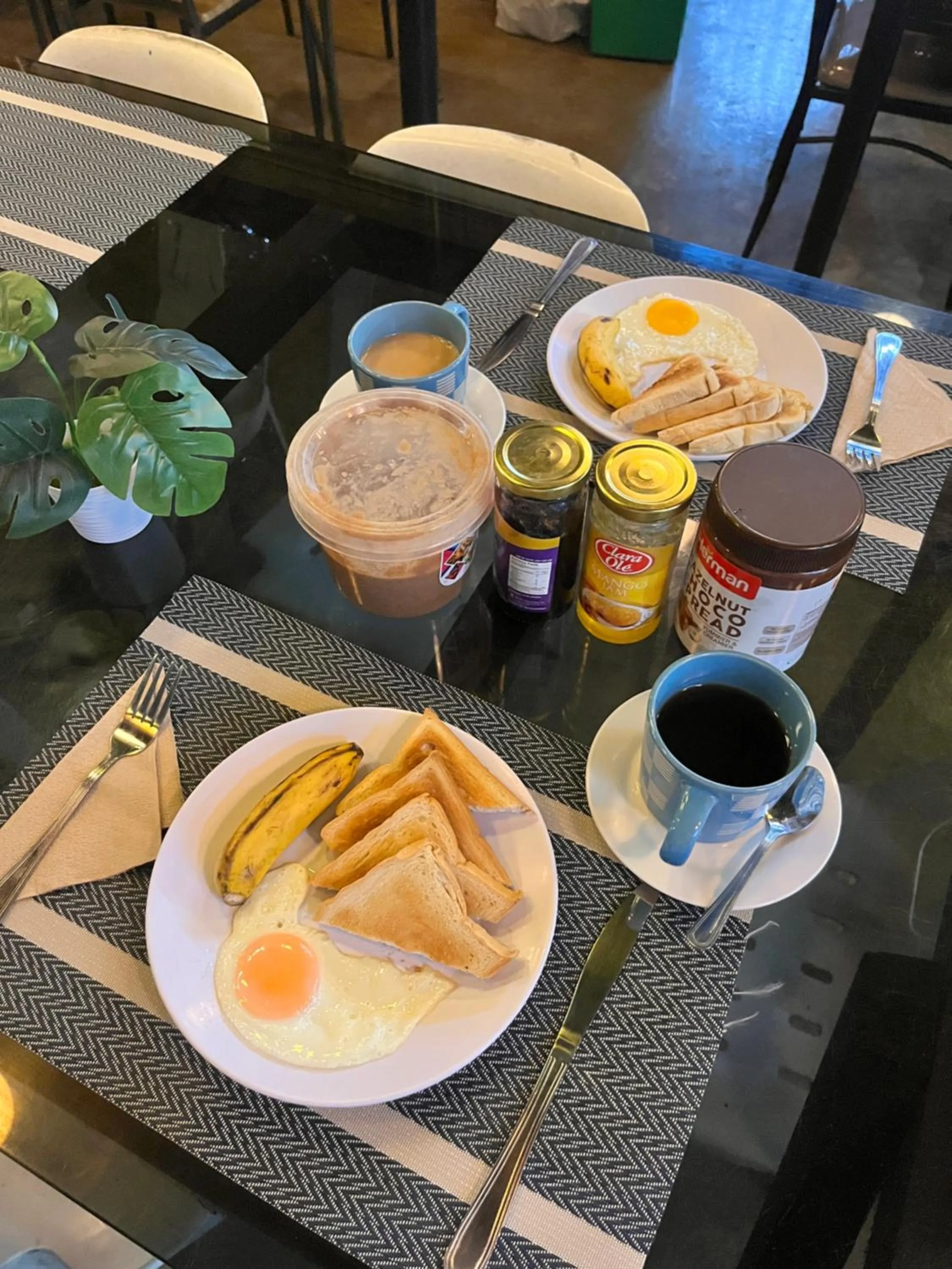 Breakfast in Big Paul Hostel