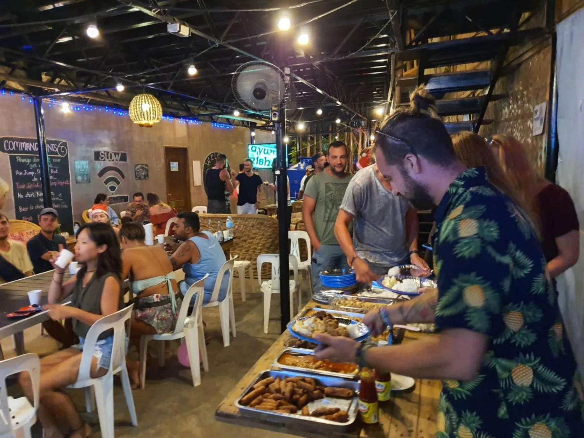 Restaurant/places to eat in Big Paul Hostel
