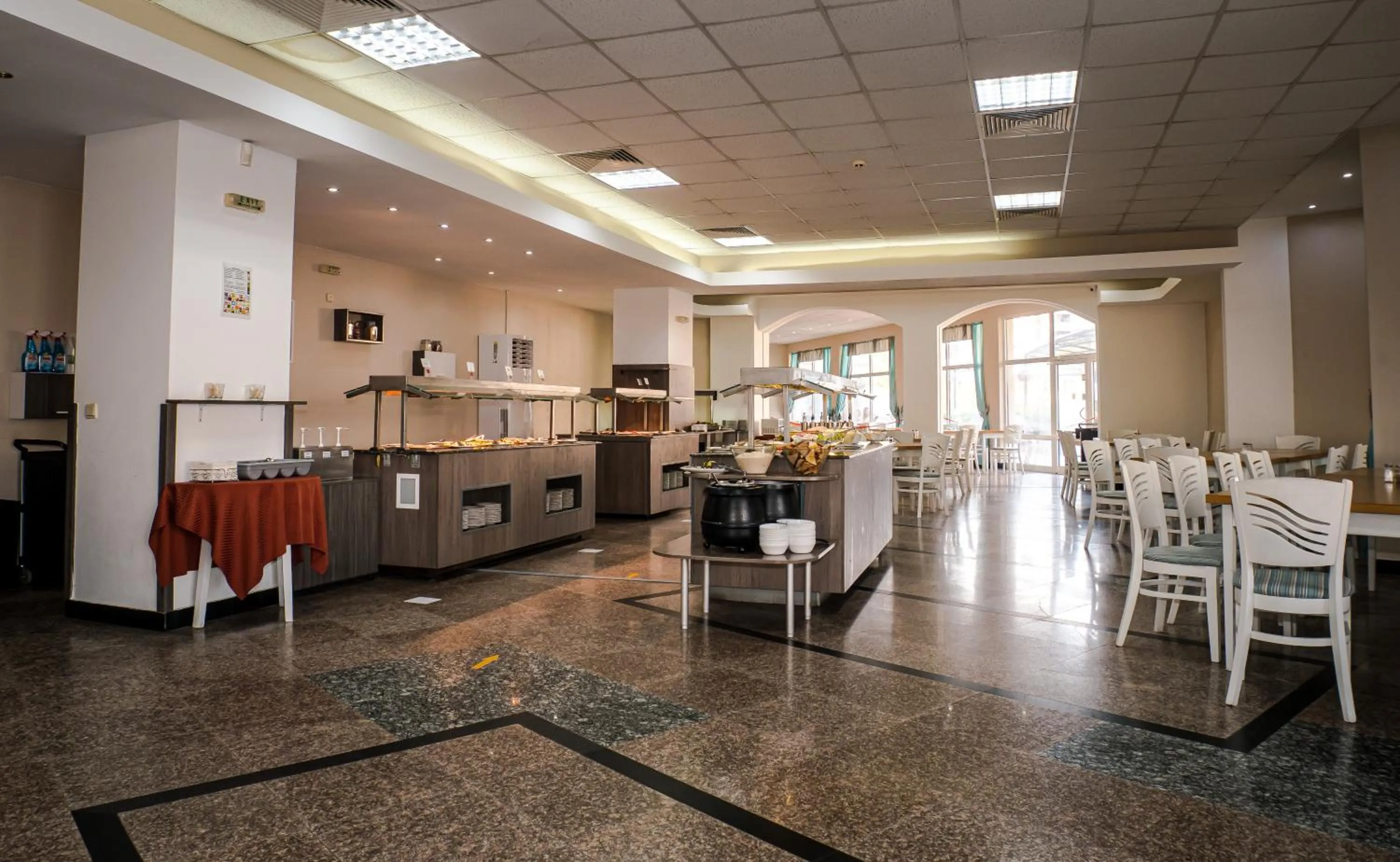 Restaurant/places to eat in Villa Aurora