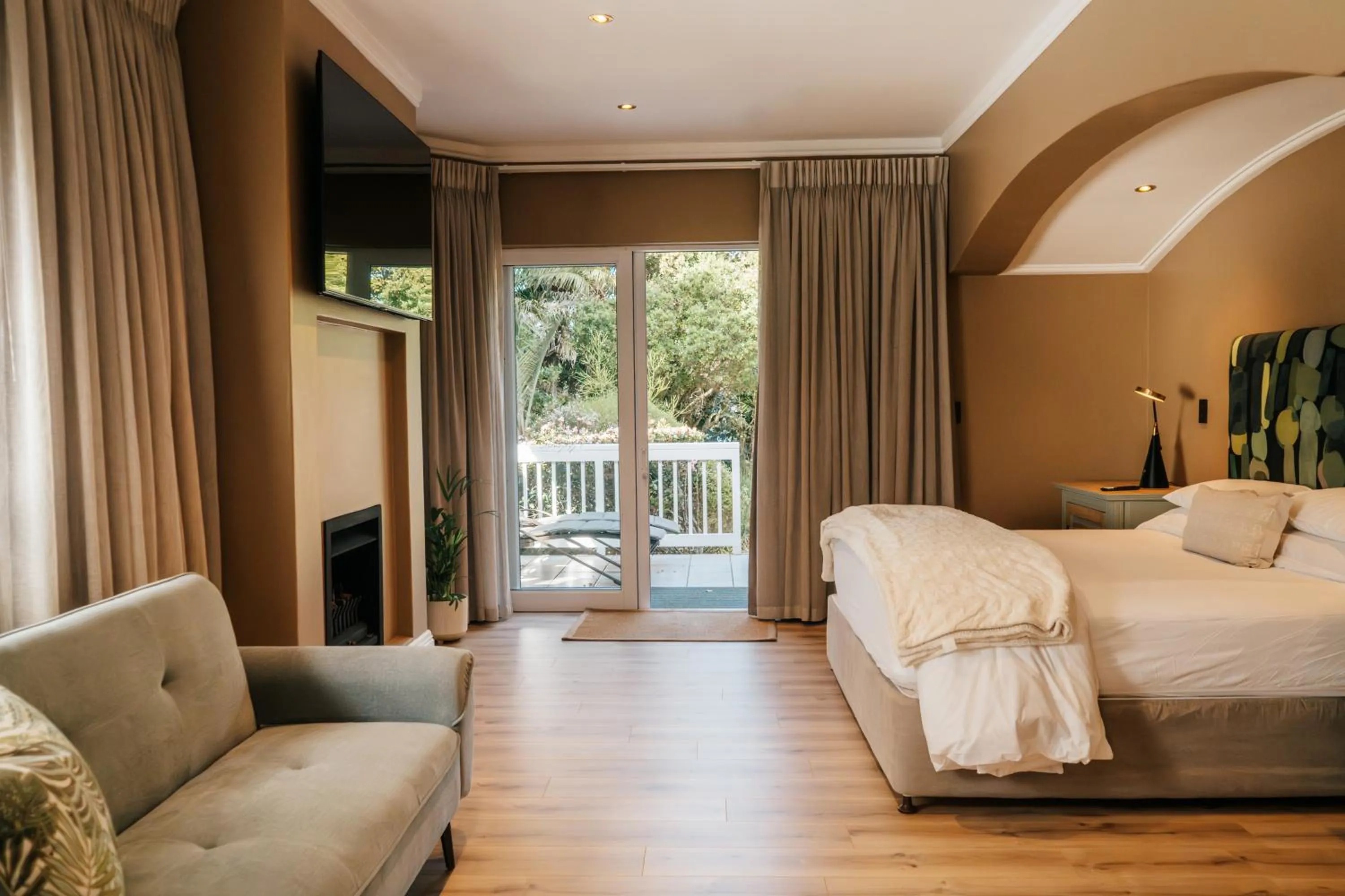 Bed in Serendipity Country House & Restaurant