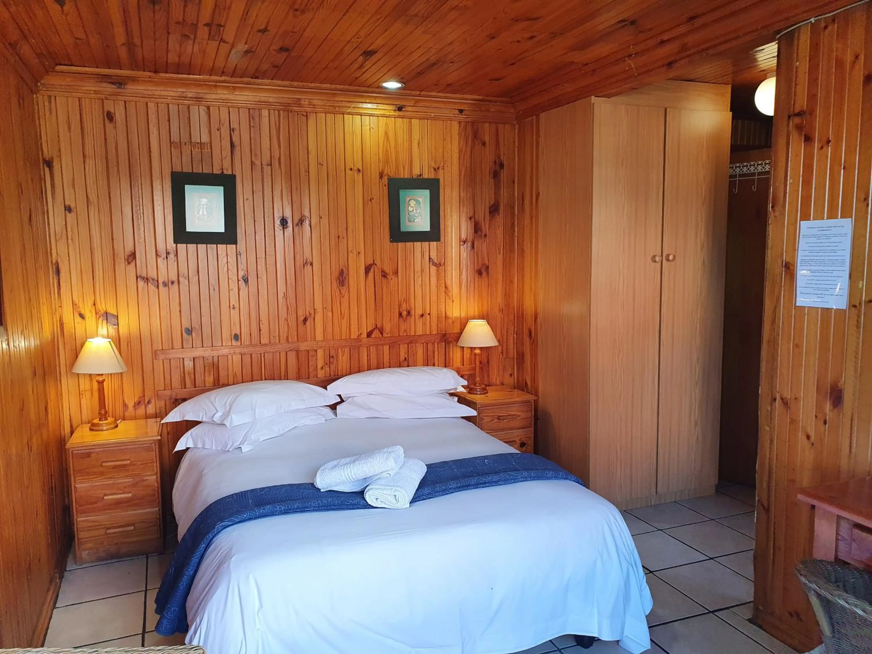 Bed in Lakeside Accommodation