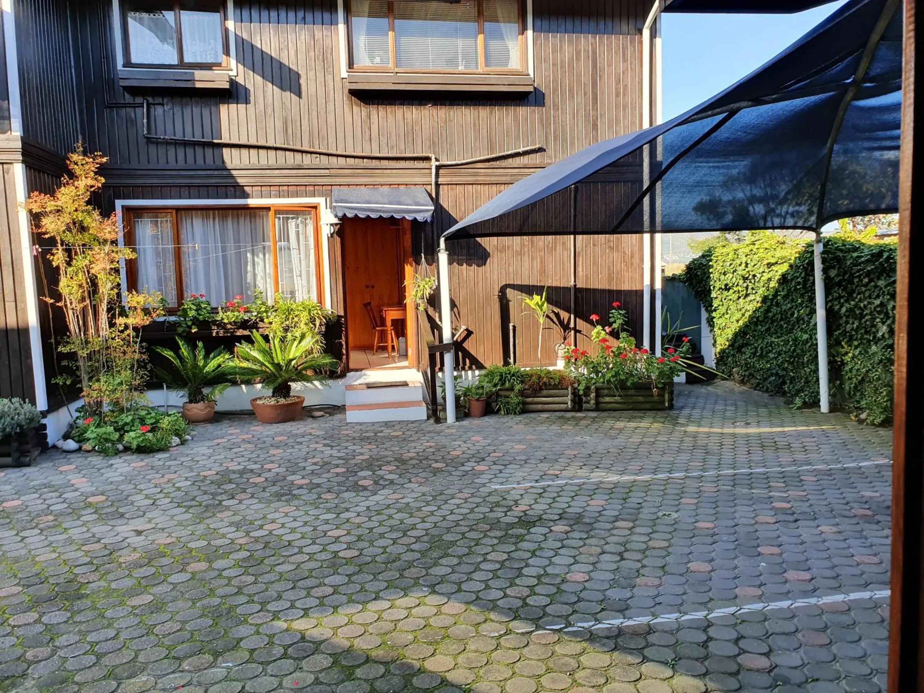 Inner courtyard view in Lakeside Accommodation Inner courtyard view in Lakeside Accommodation