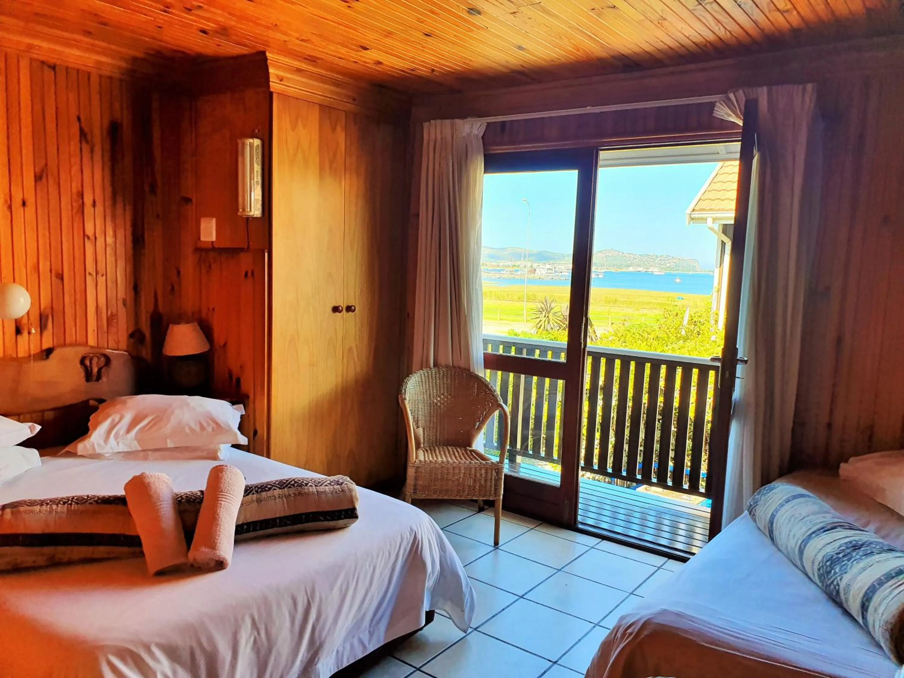 Bed in Lakeside Accommodation