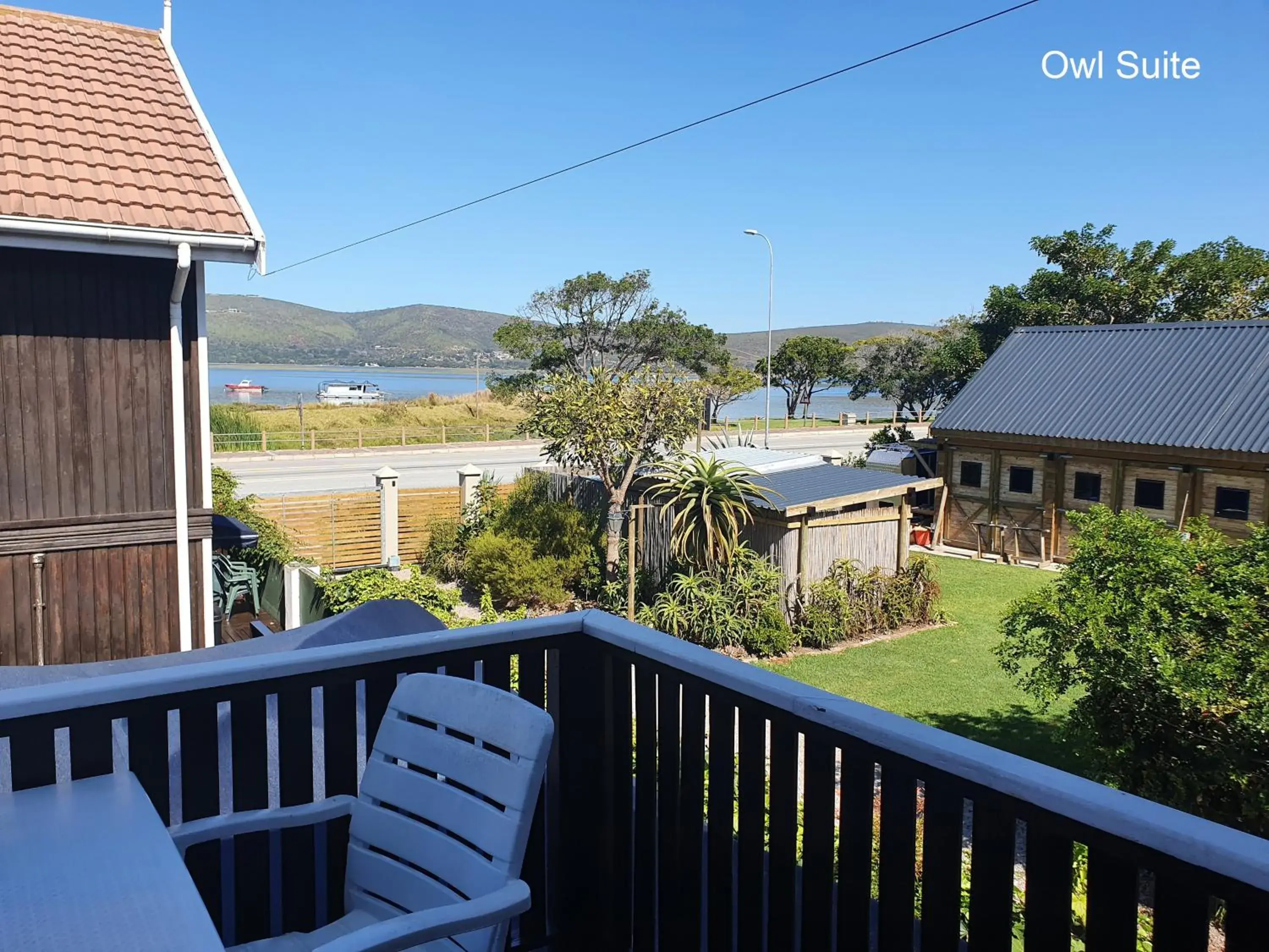 Triple Room in Lakeside Accommodation Triple Room in Lakeside Accommodation