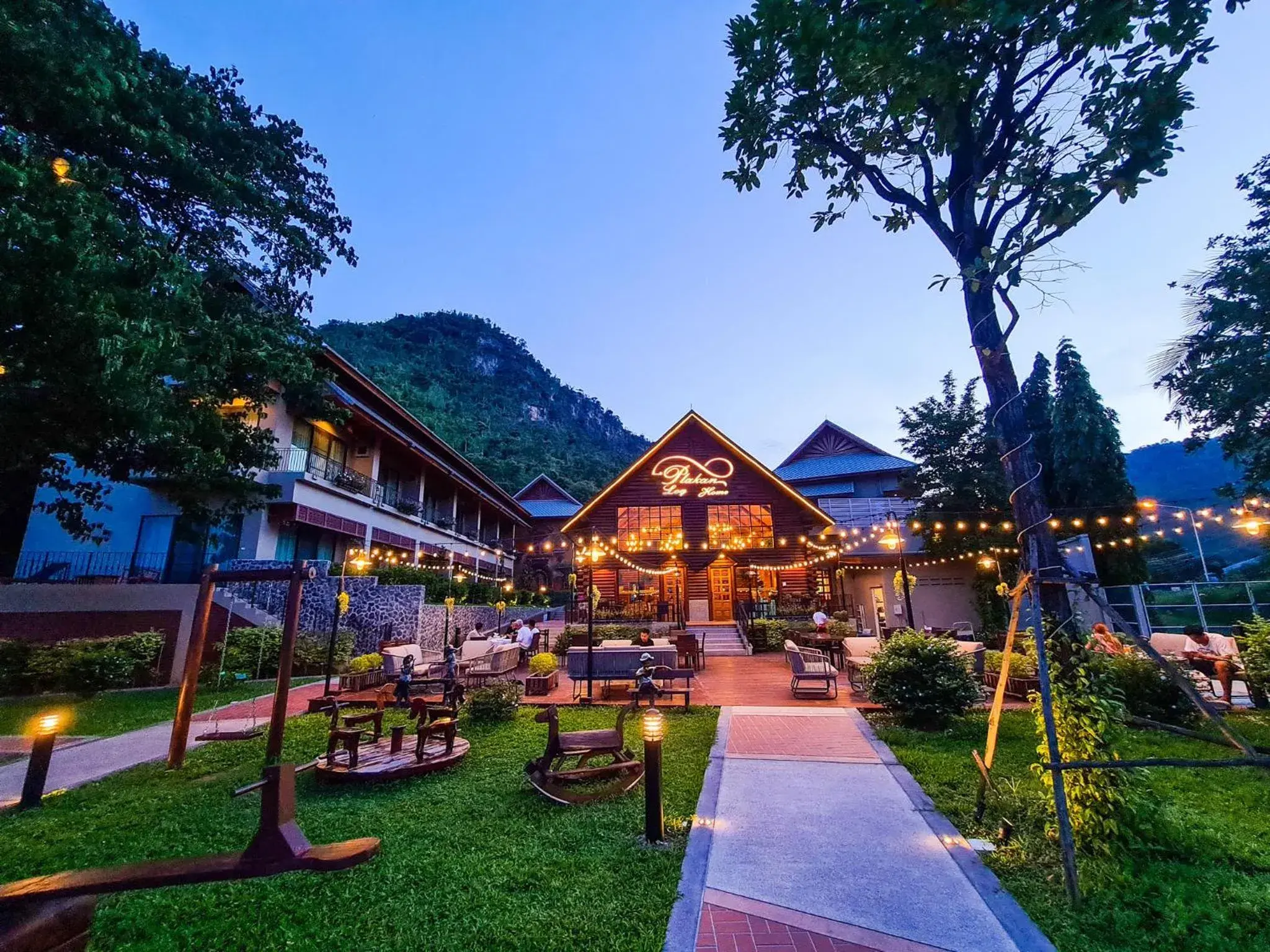 Restaurant/places to eat in Plakan Resort Restaurant/places to eat in Plakan Resort