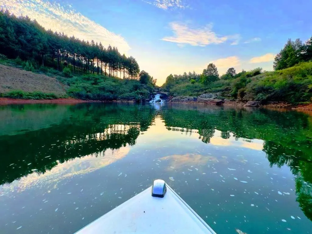 Stanford Lake lodge