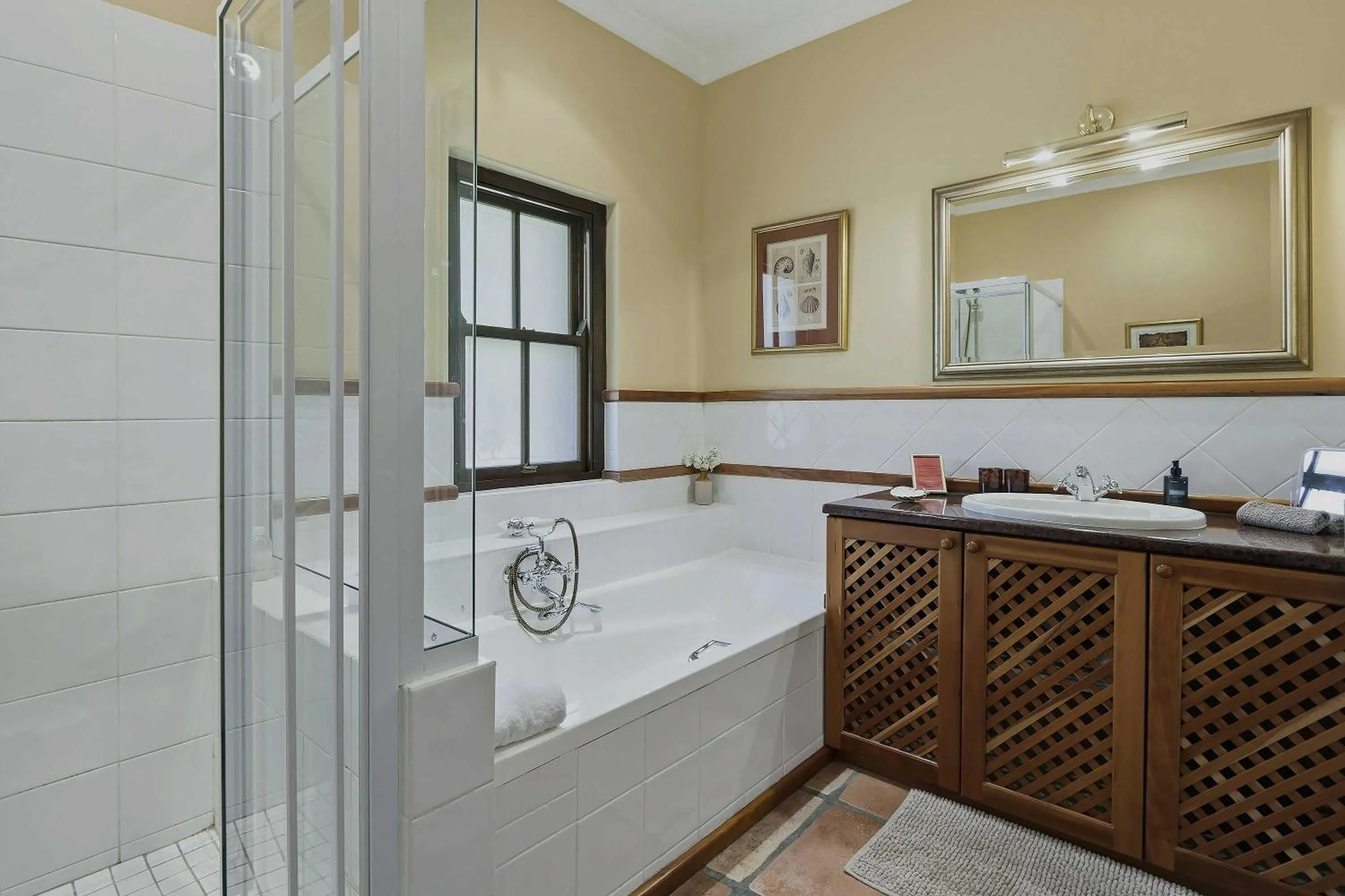 Bathroom in High Timbers Lodge
