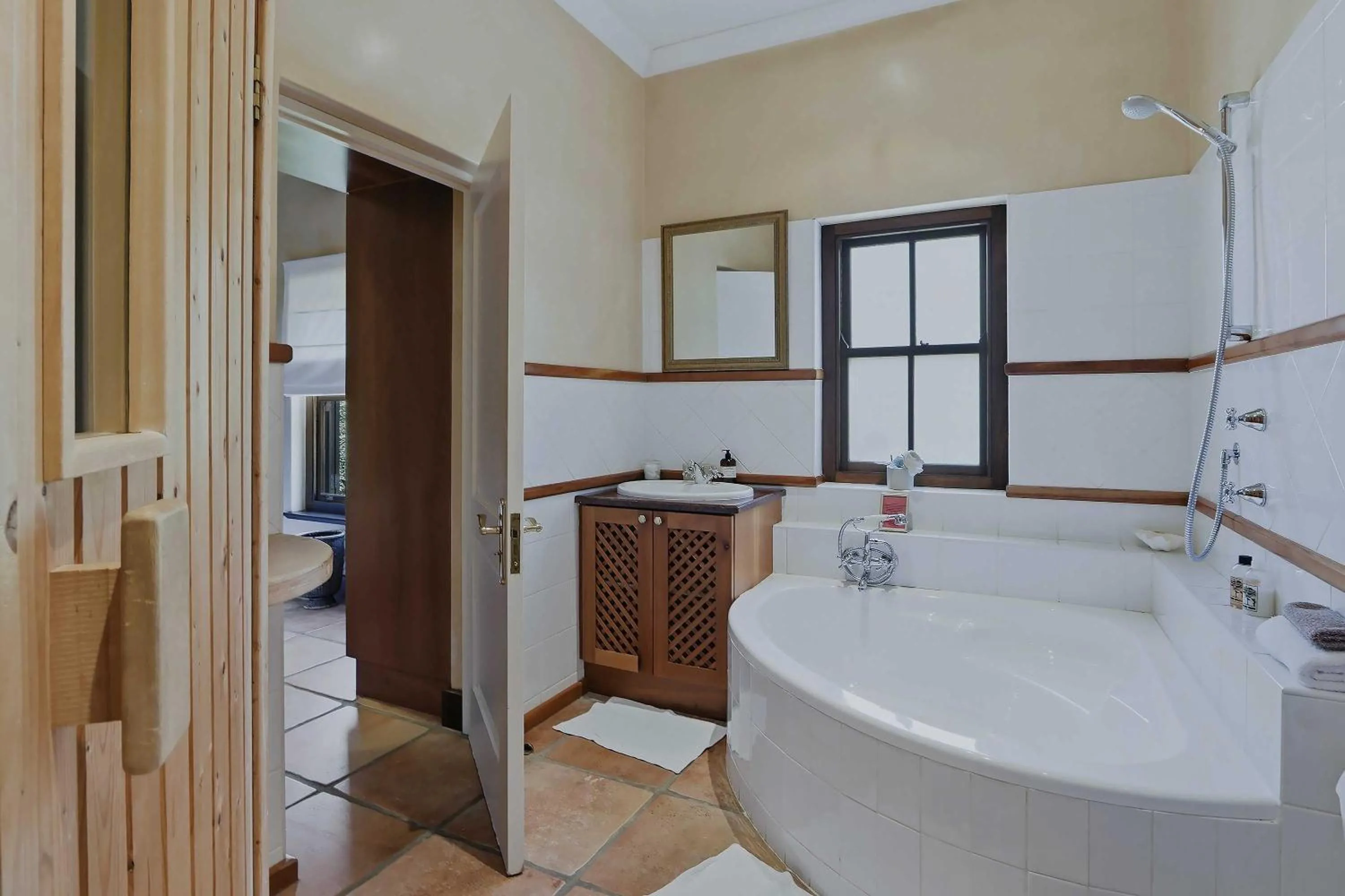 Bathroom in High Timbers Lodge