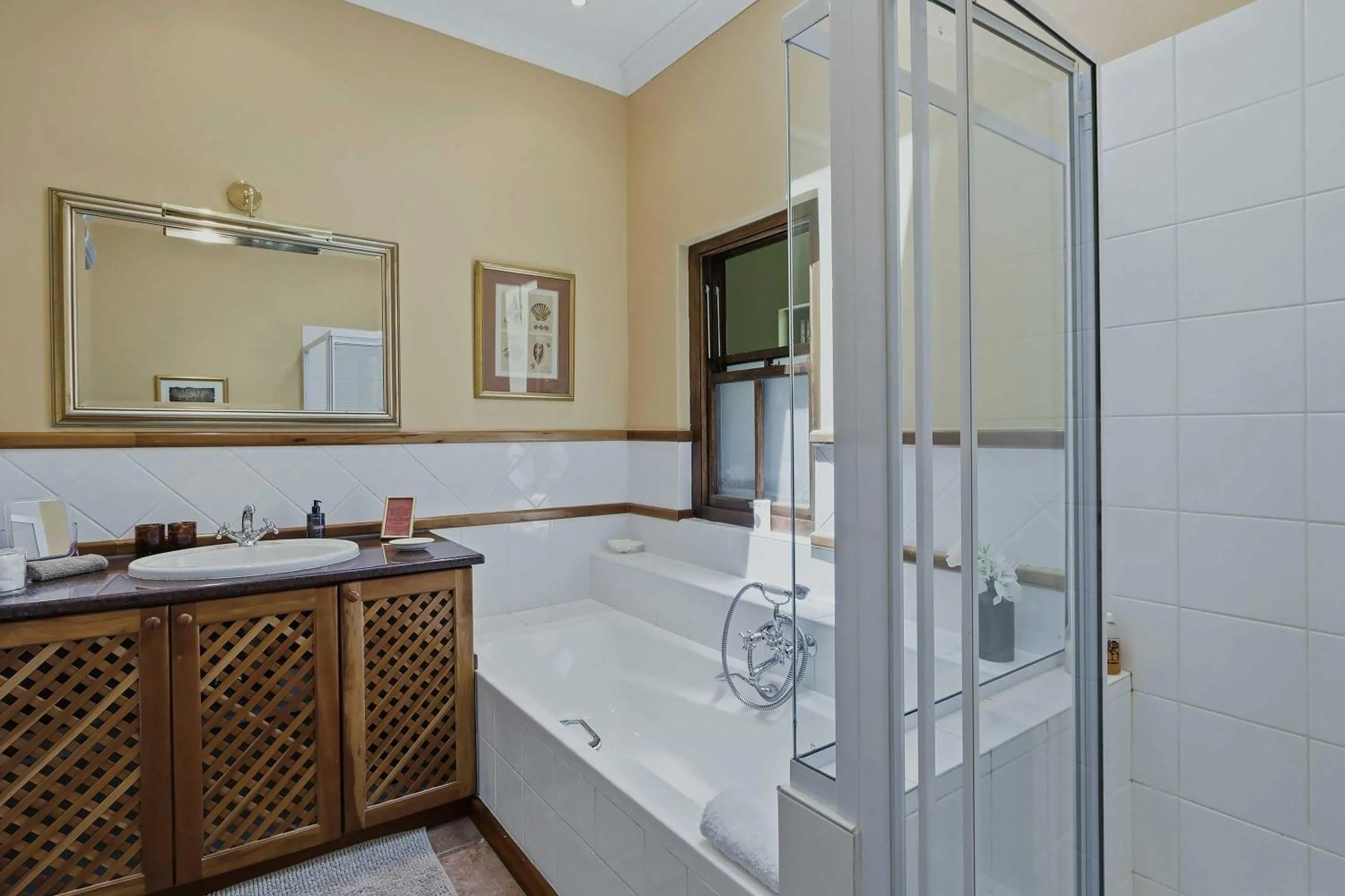 Bath in High Timbers Lodge