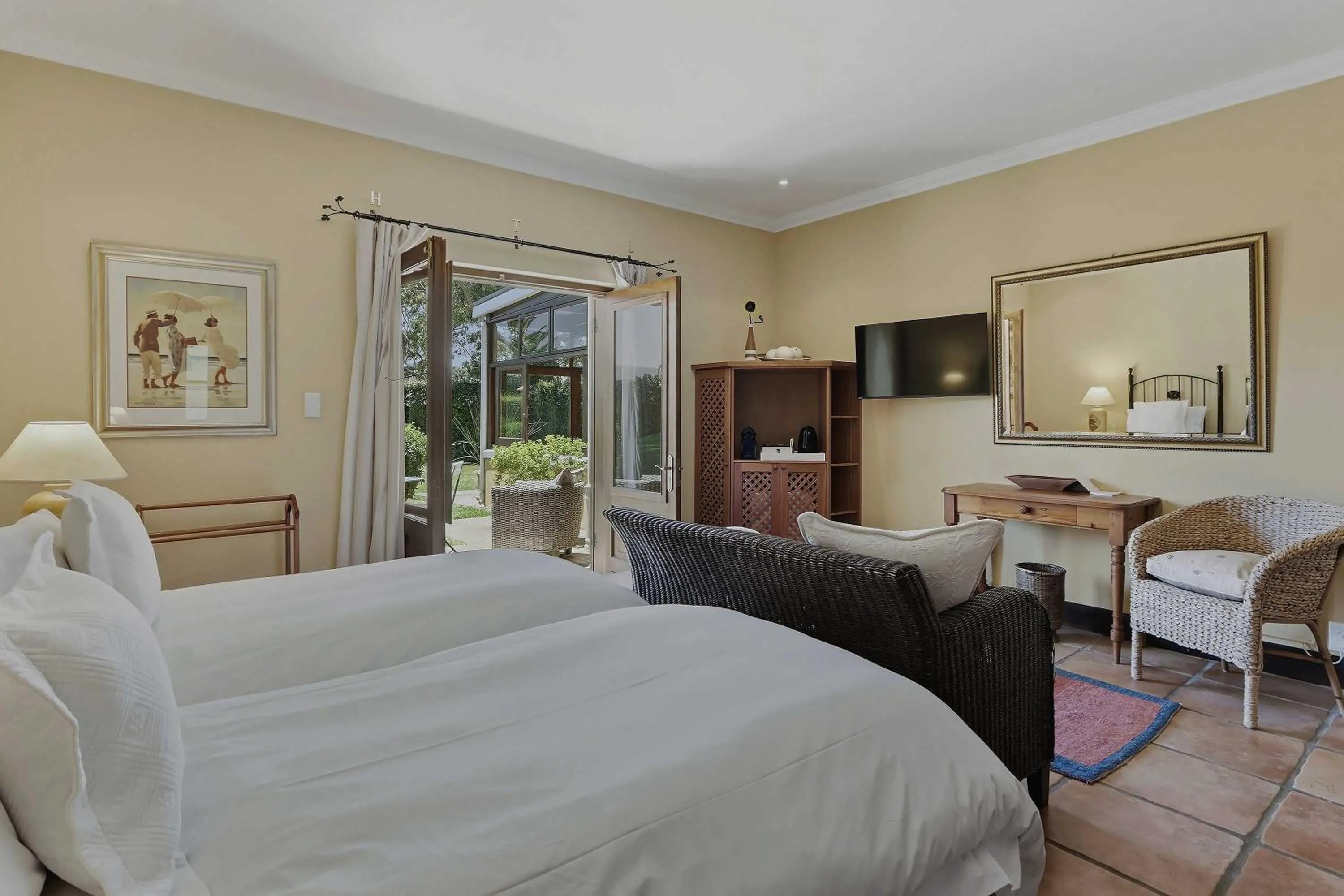 Bedroom, Bed in High Timbers Lodge