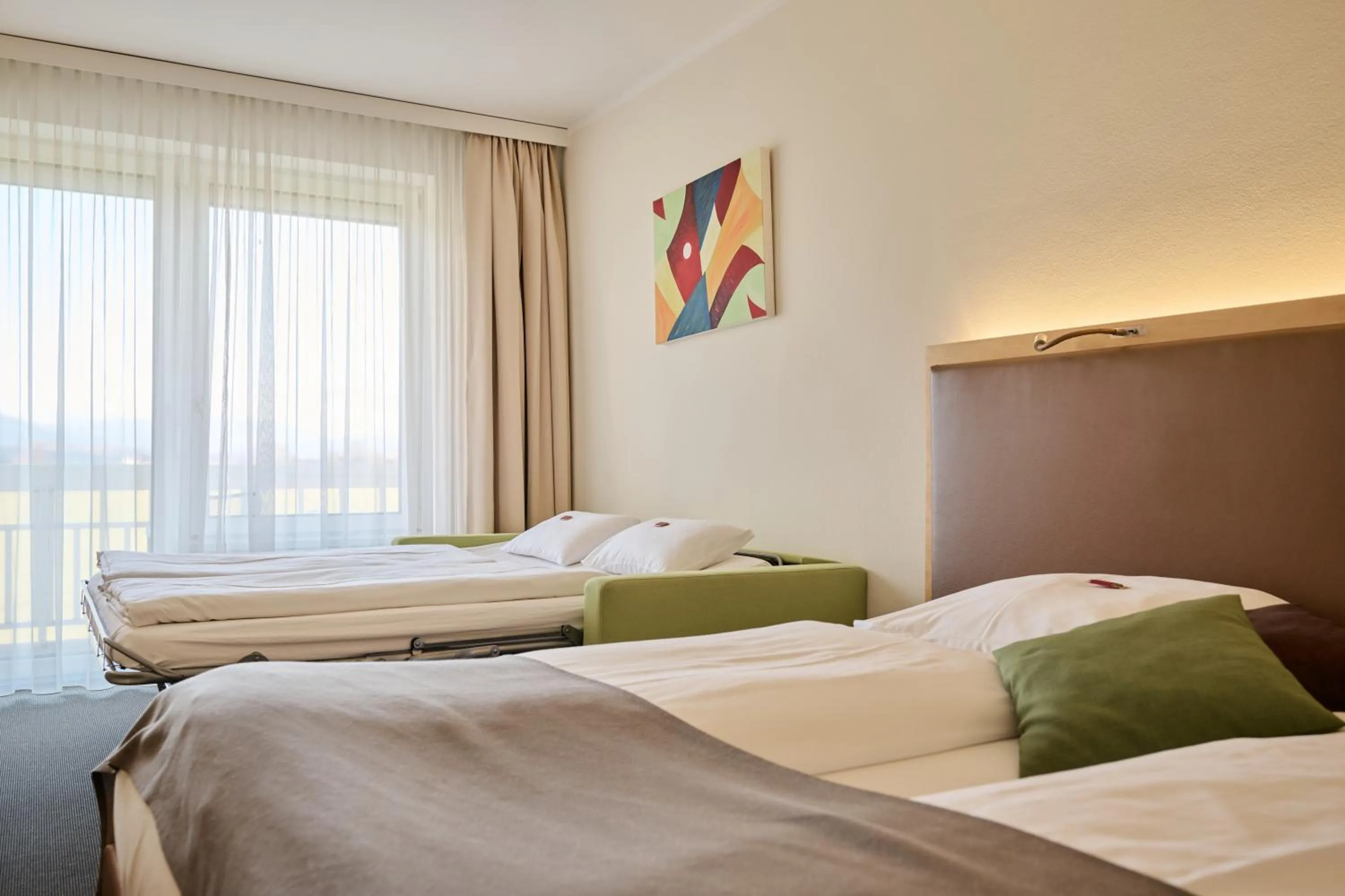 Photo of the whole room, Bed in Hotel Momentum