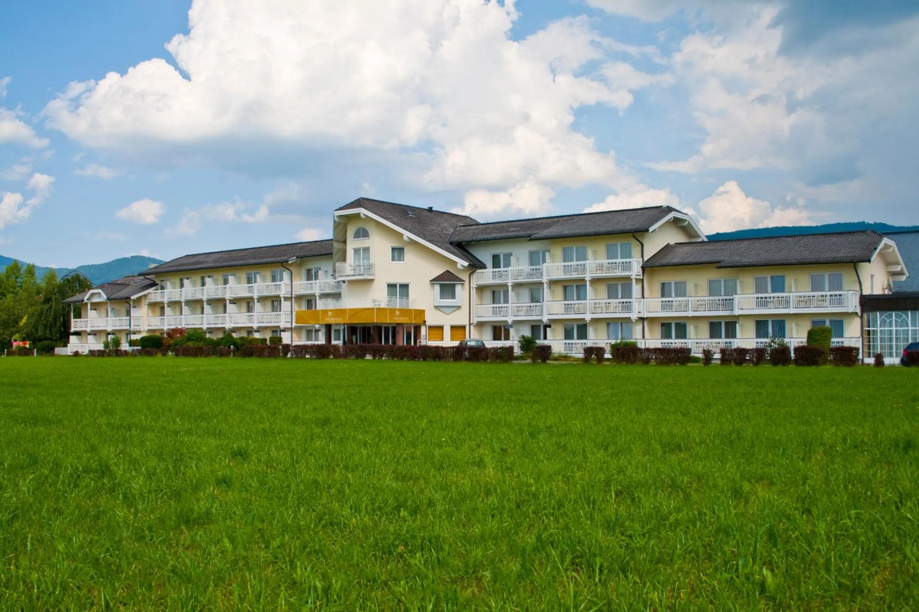 Property building in Hotel Momentum