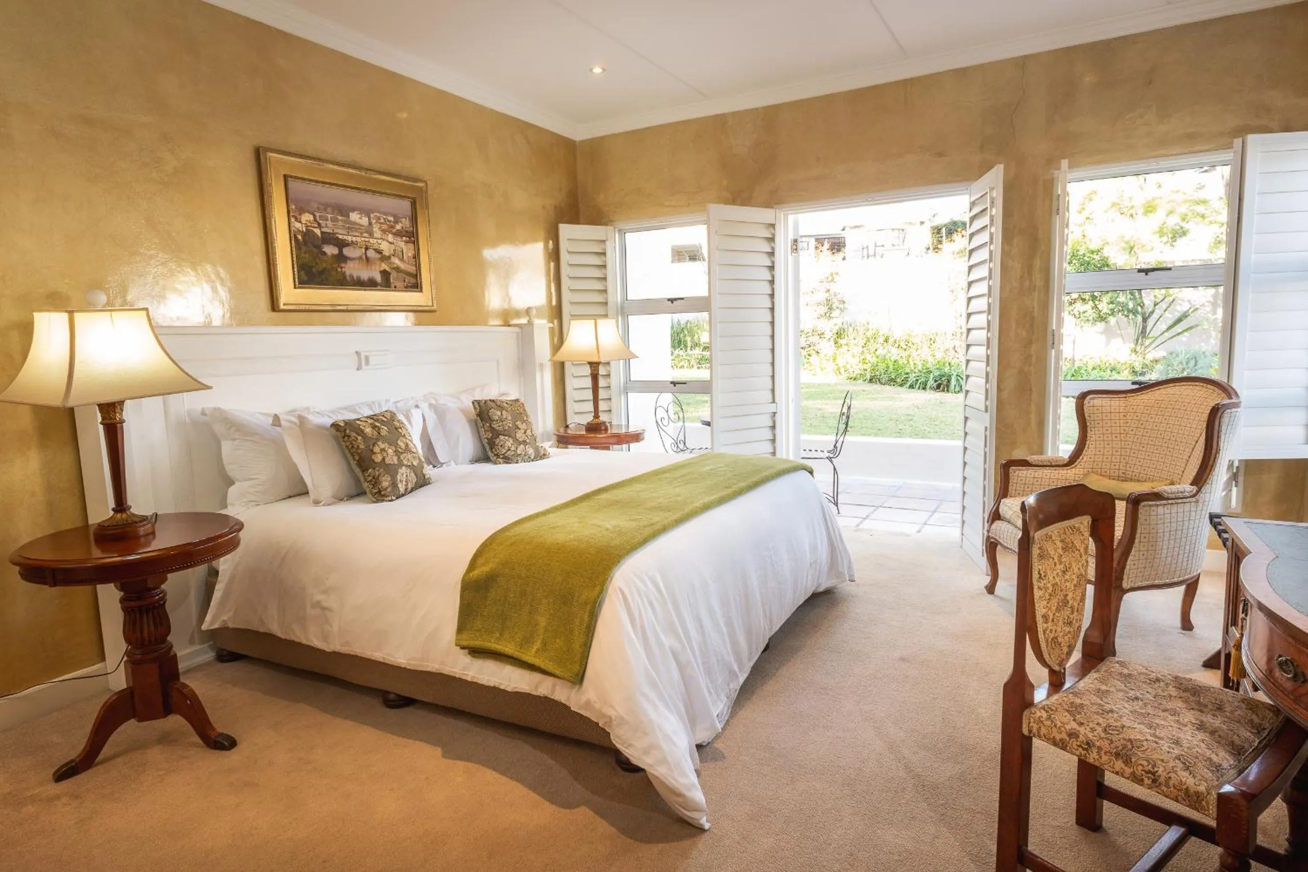 Photo of the whole room, Bed in Leighwood Lodge