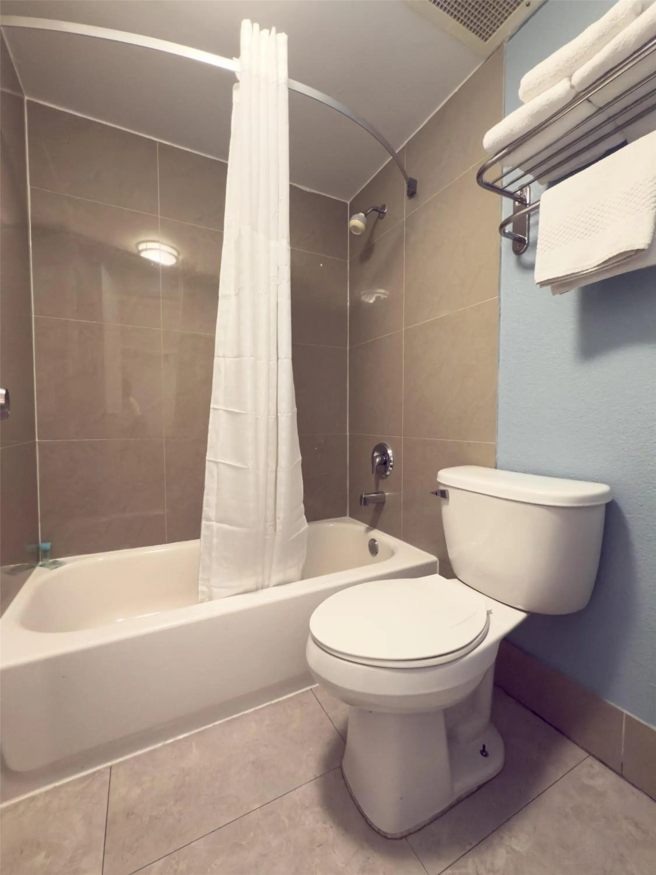 Bathroom in SureStay by Best Western Jacksonville Airport