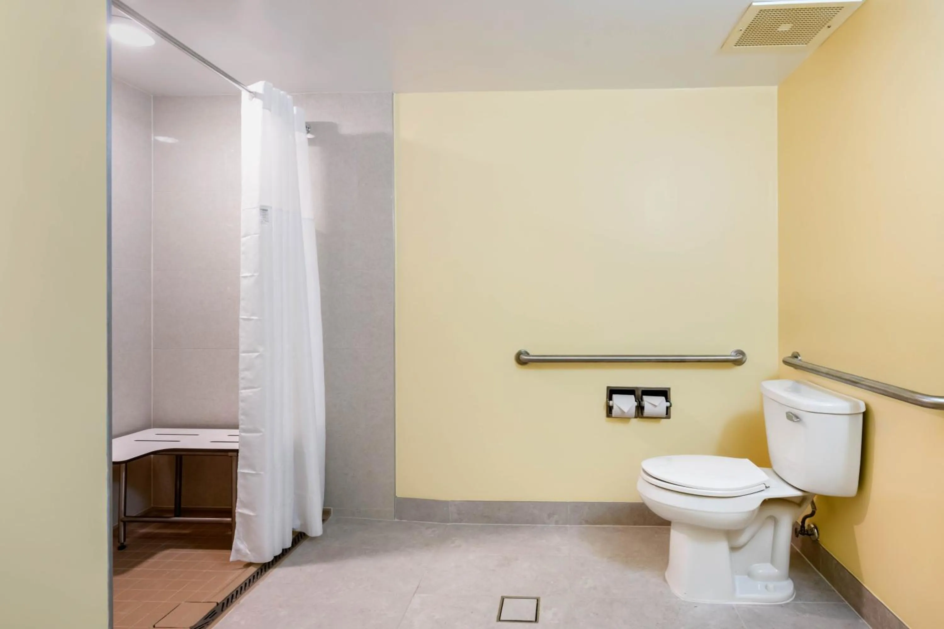 Bathroom in Econo Lodge Jacksonville